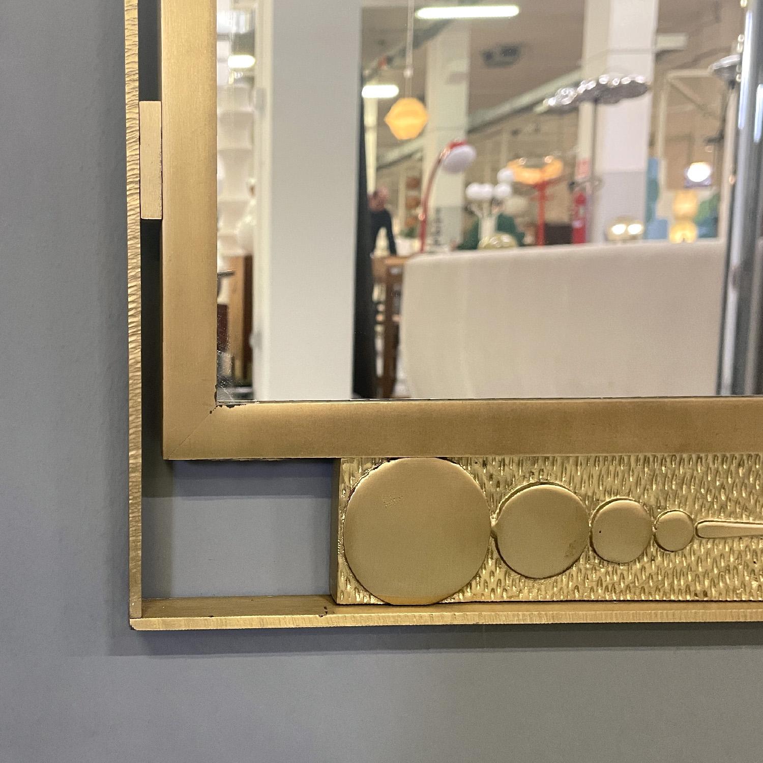 Italian modern wall mirror in golden metal with geometric decorations, 1980s For Sale 4