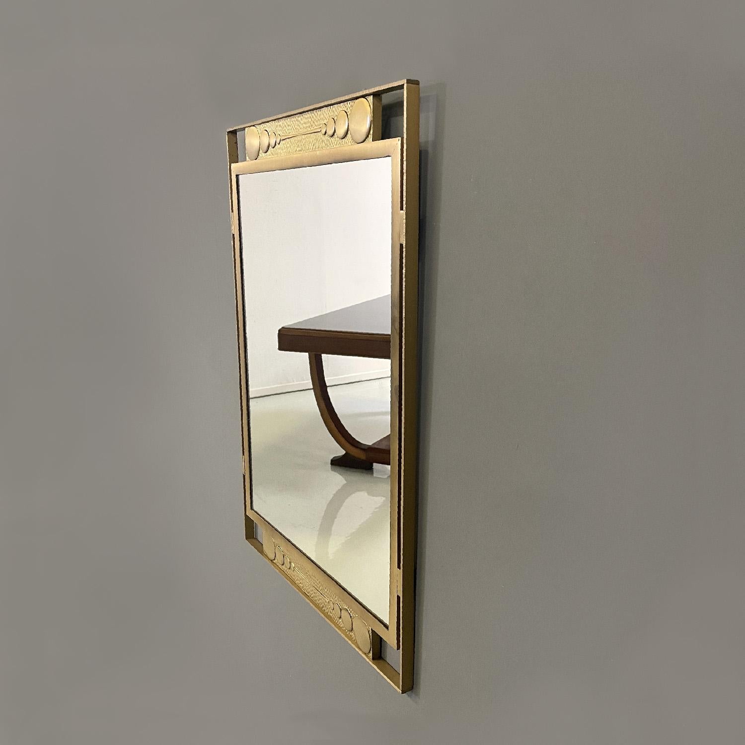 Italian modern wall mirror in golden metal with geometric decorations, 1980s In Good Condition For Sale In MIlano, IT