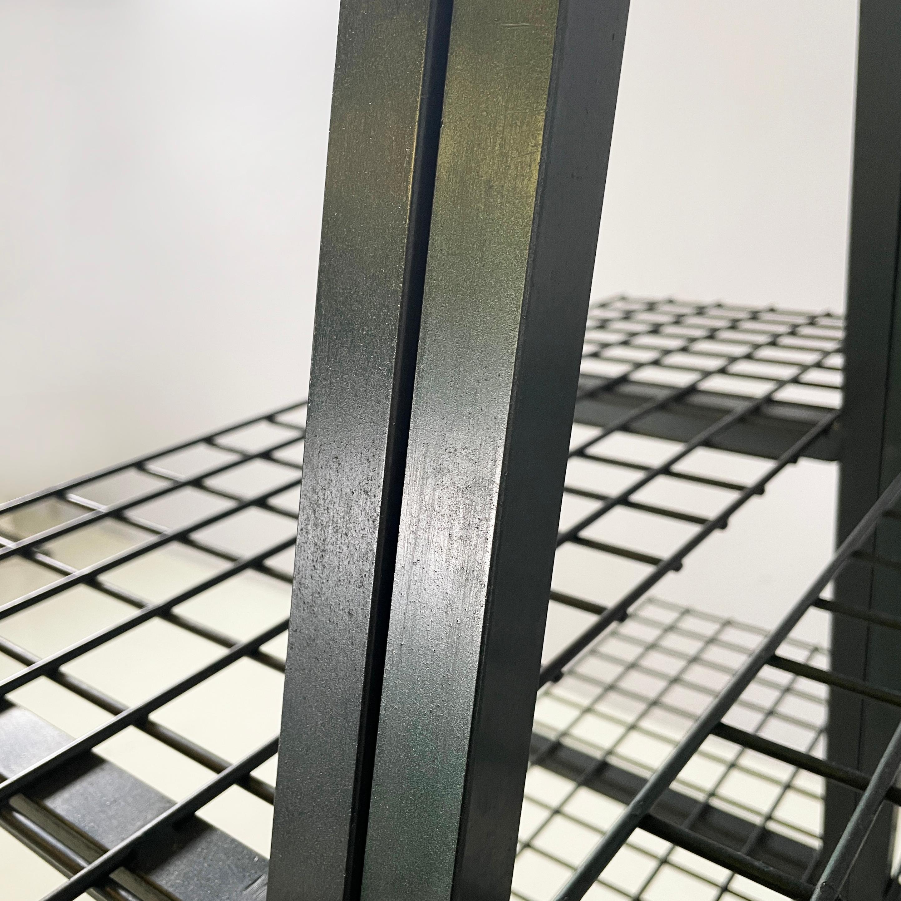 Italienische moderne Wand o selbsttragende Bücherregale aus dunkelgrünem Metall, 1980er Jahre im Angebot 10
