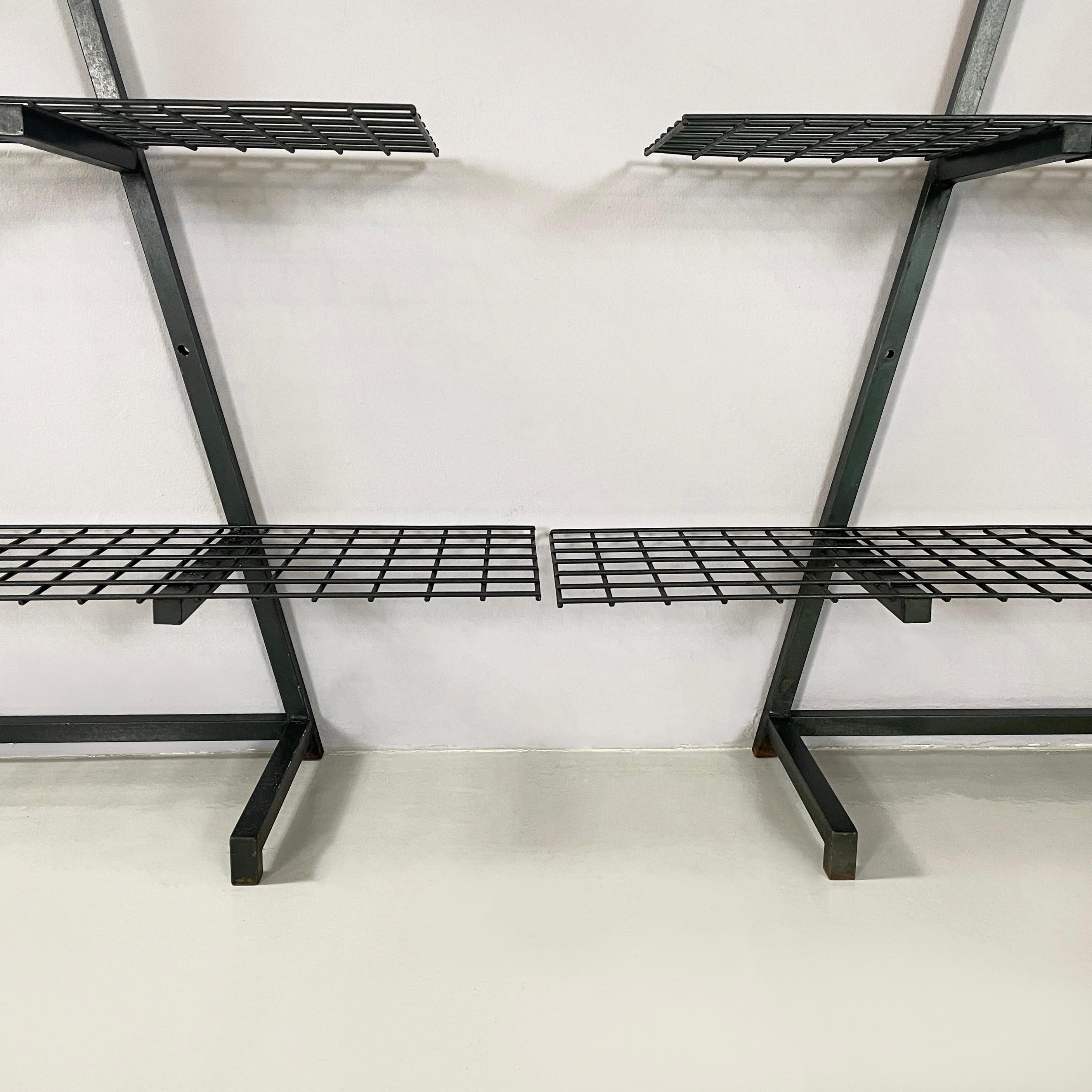 Italienische moderne Wand o selbsttragende Bücherregale aus dunkelgrünem Metall, 1980er Jahre im Angebot 11