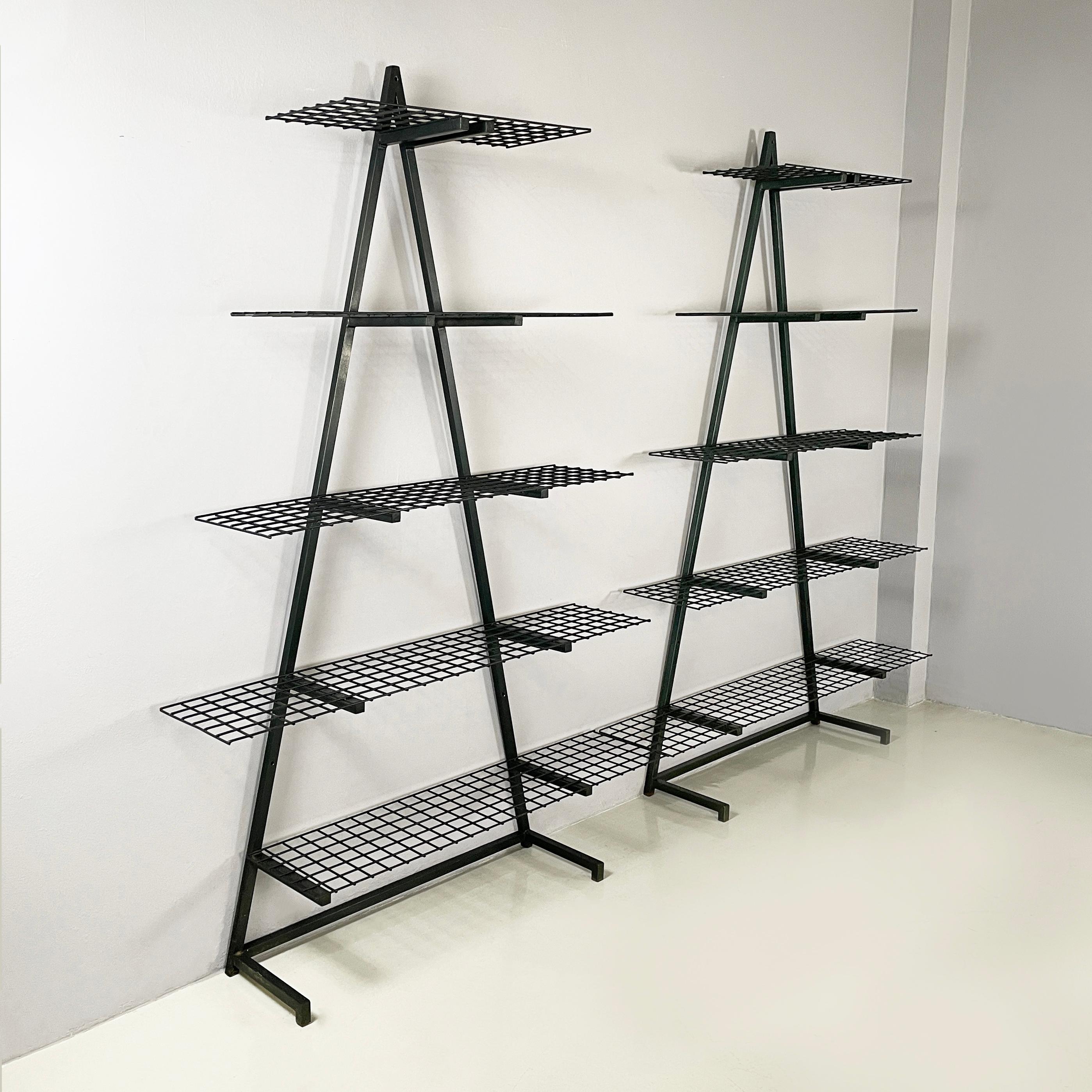Italienische moderne Wand o selbsttragende Bücherregale aus dunkelgrünem Metall, 1980er Jahre (Moderne) im Angebot