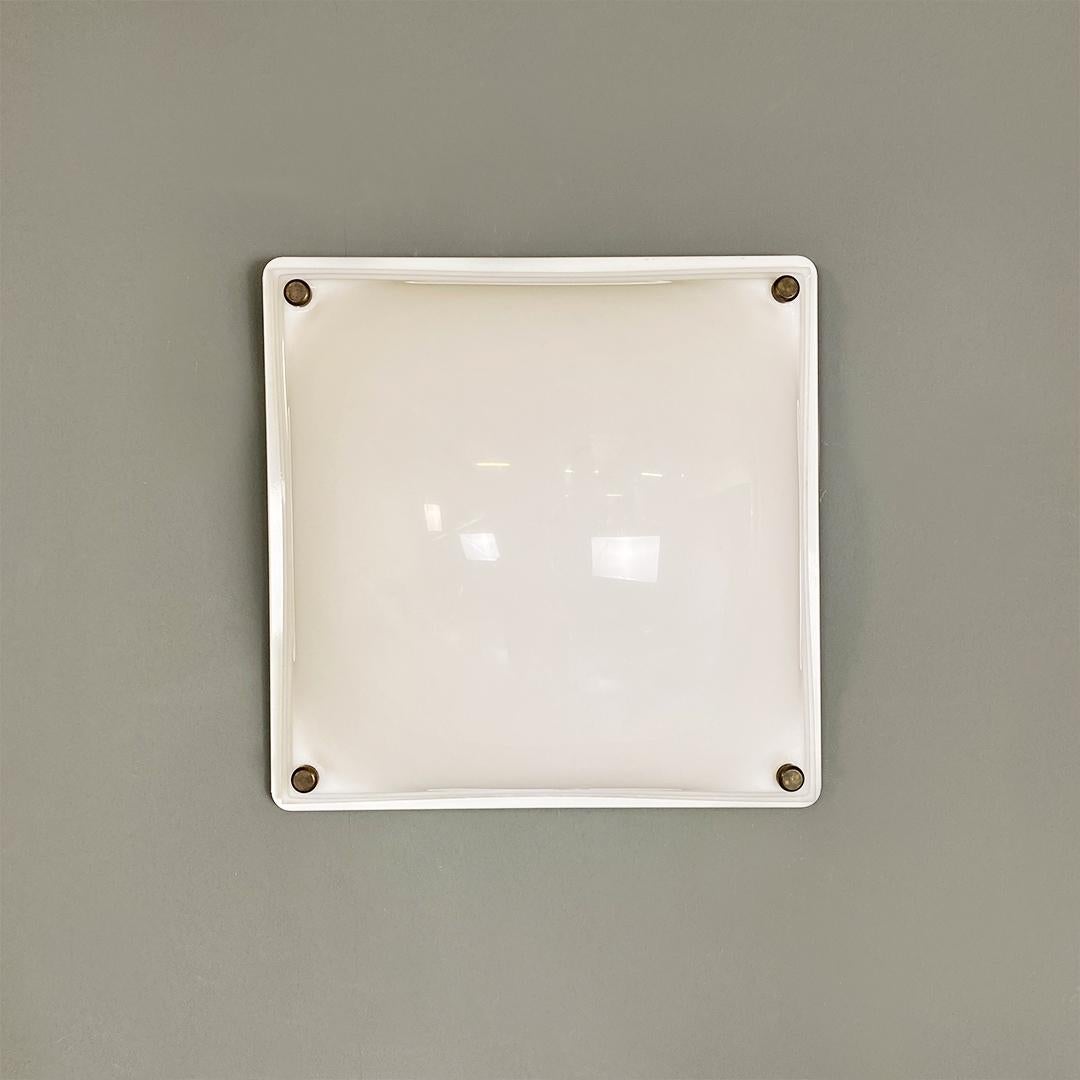 Italian modern wall or ceiling white plexiglass and metal lamp, 1970s
Wall or ceiling lamp, but also adaptable to a table lamp, with a square-based metal structure with a glossy white plexiglass diffuser, with rounded burnished brass details in the