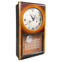 Reloj péndulo italiano moderno de pared o sobremesa de 555 Shanghai en madera cristal, años 80