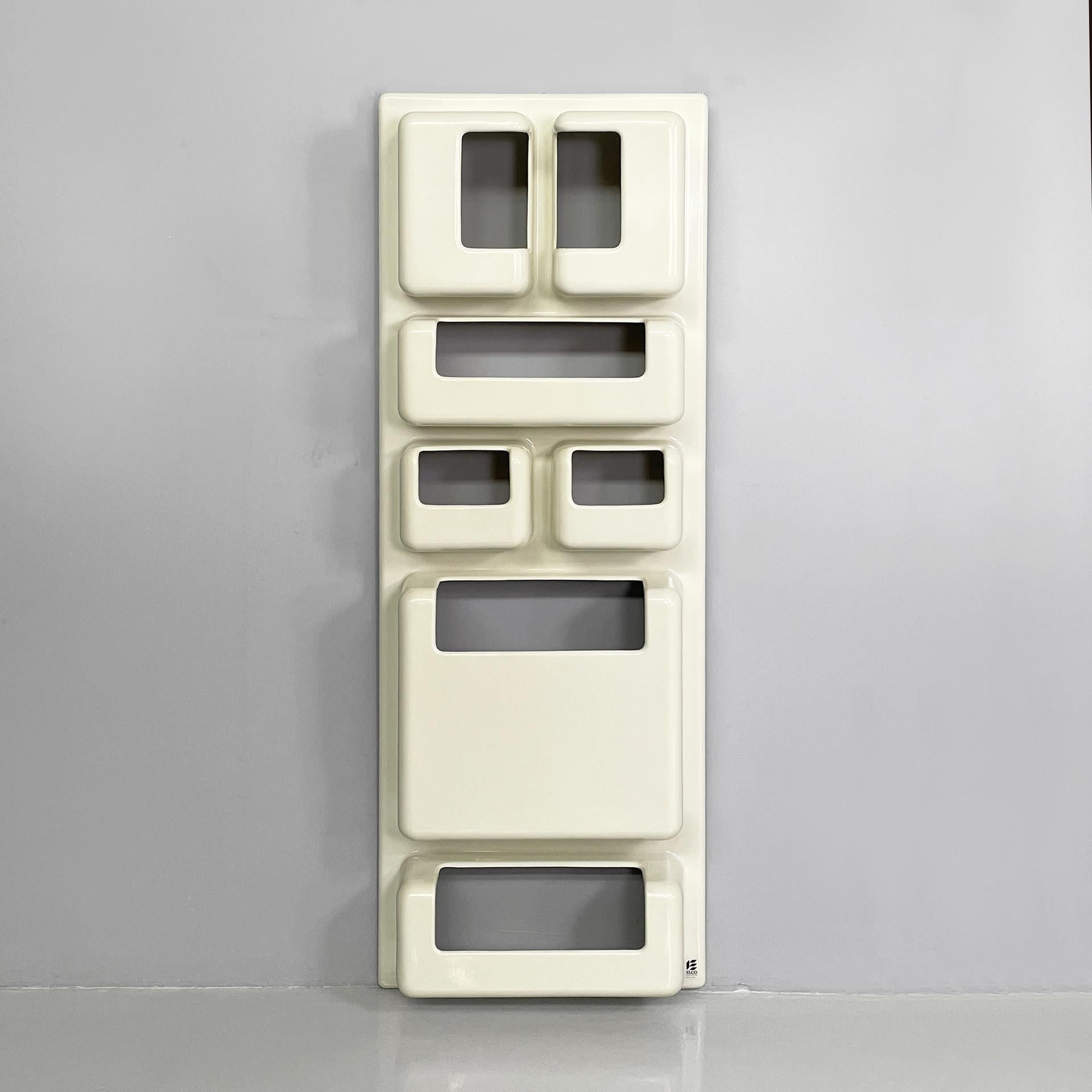 Italian modern white plastic wall storage Utensilo by Giorgio de Ferrari for Elco, 1970s
Wall storage unit model Utensilo entirely of white plastic. The storage has seven rectangular compartments with rounded corners of different sizes. It can be