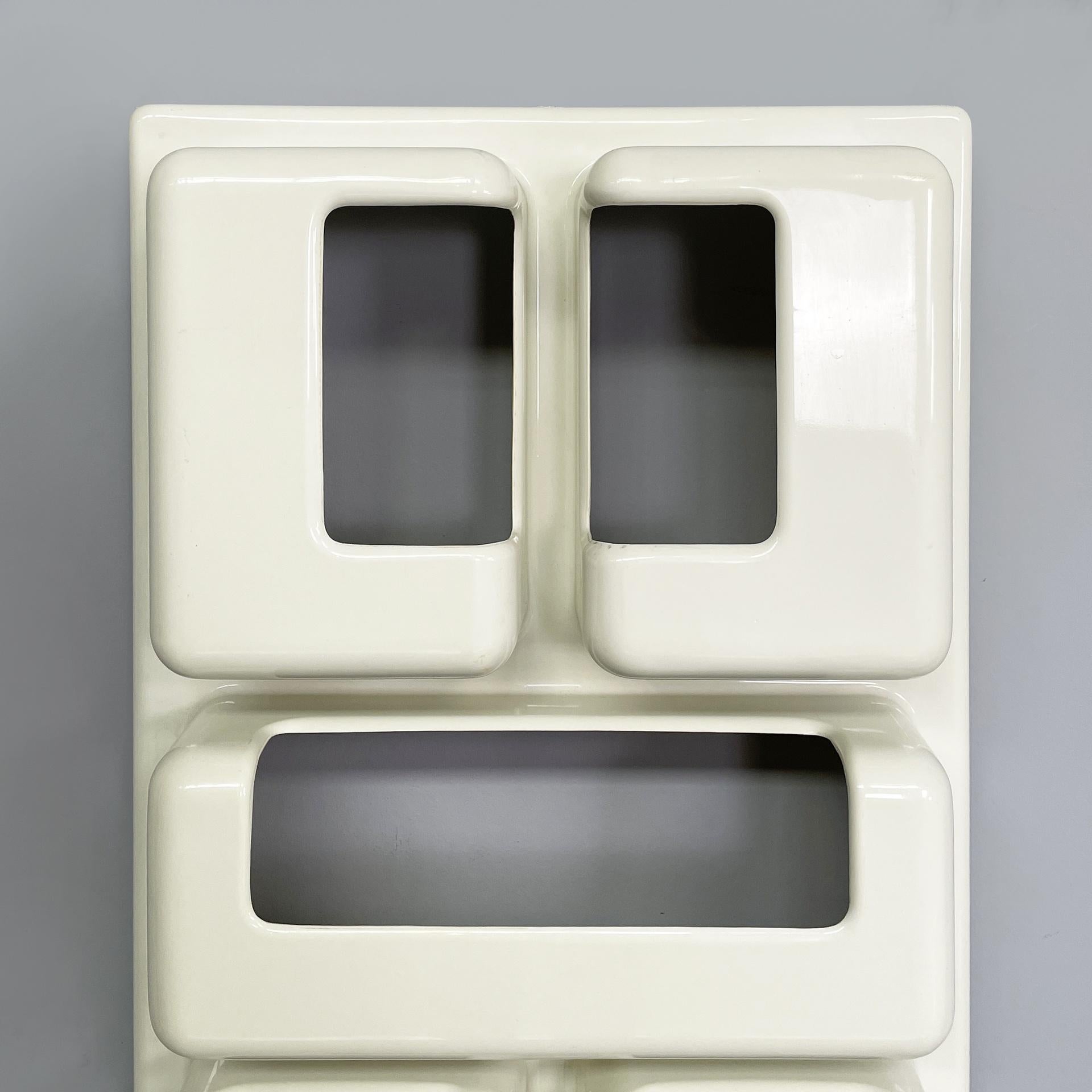 Italian modern wall storage Utensilo by Giorgio de Ferrari for Elco, 1970s In condizioni discrete in vendita a MIlano, IT