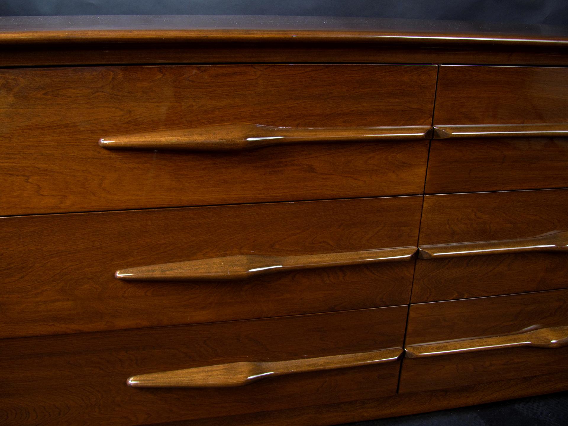 Mid-20th Century Italian Modern Walnut 6 Drawer Dresser, Melchiorre Bega For Sale