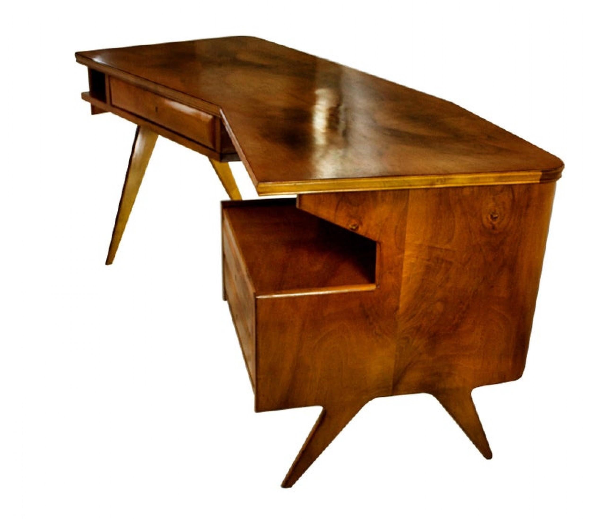 Mid-Century Modern Italian Modern Walnut and Rootwood Desk, Attributed to Gio Ponti For Sale