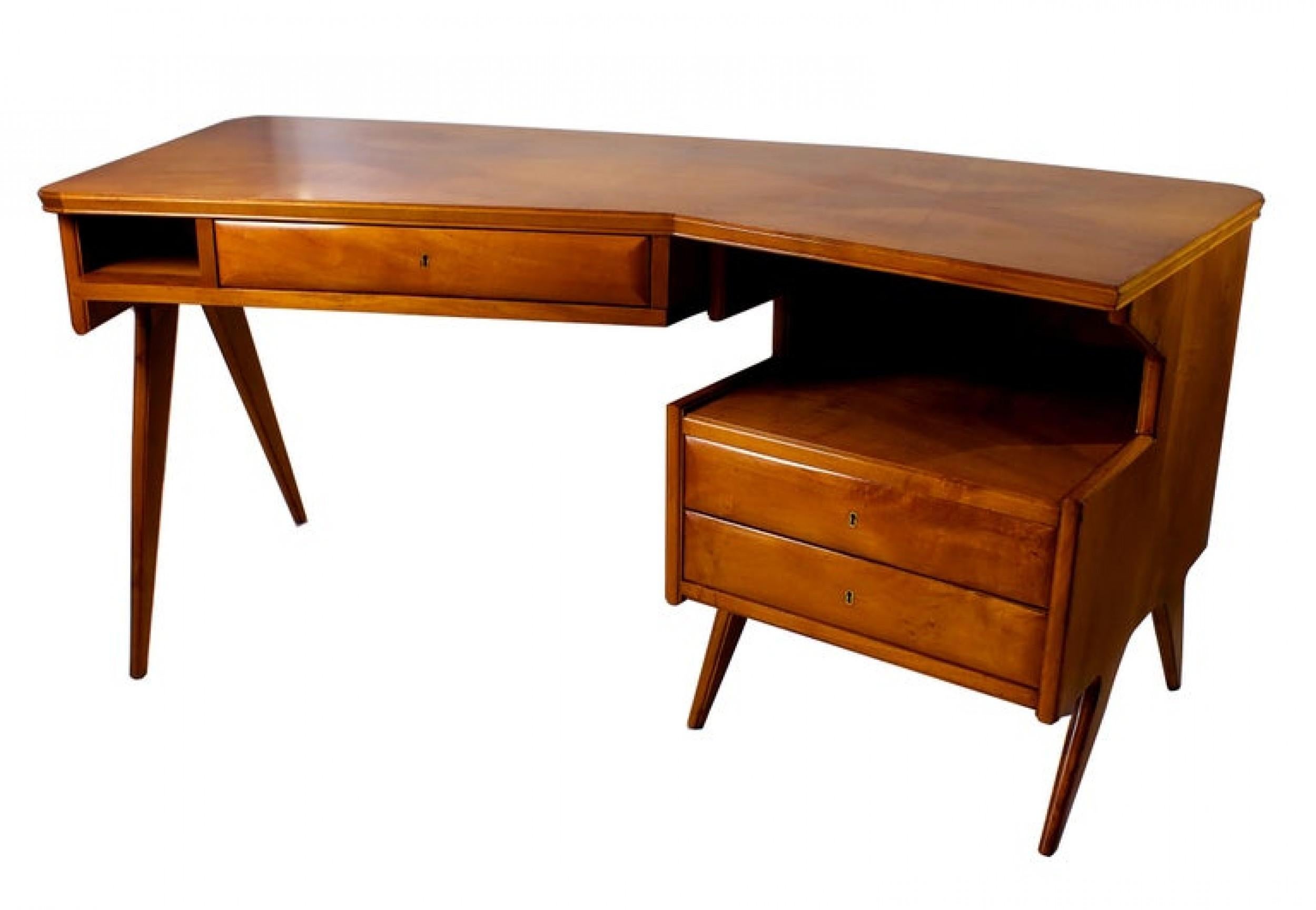 Italian Modern Walnut and Rootwood Desk, Attributed to Gio Ponti In Good Condition For Sale In New York, NY
