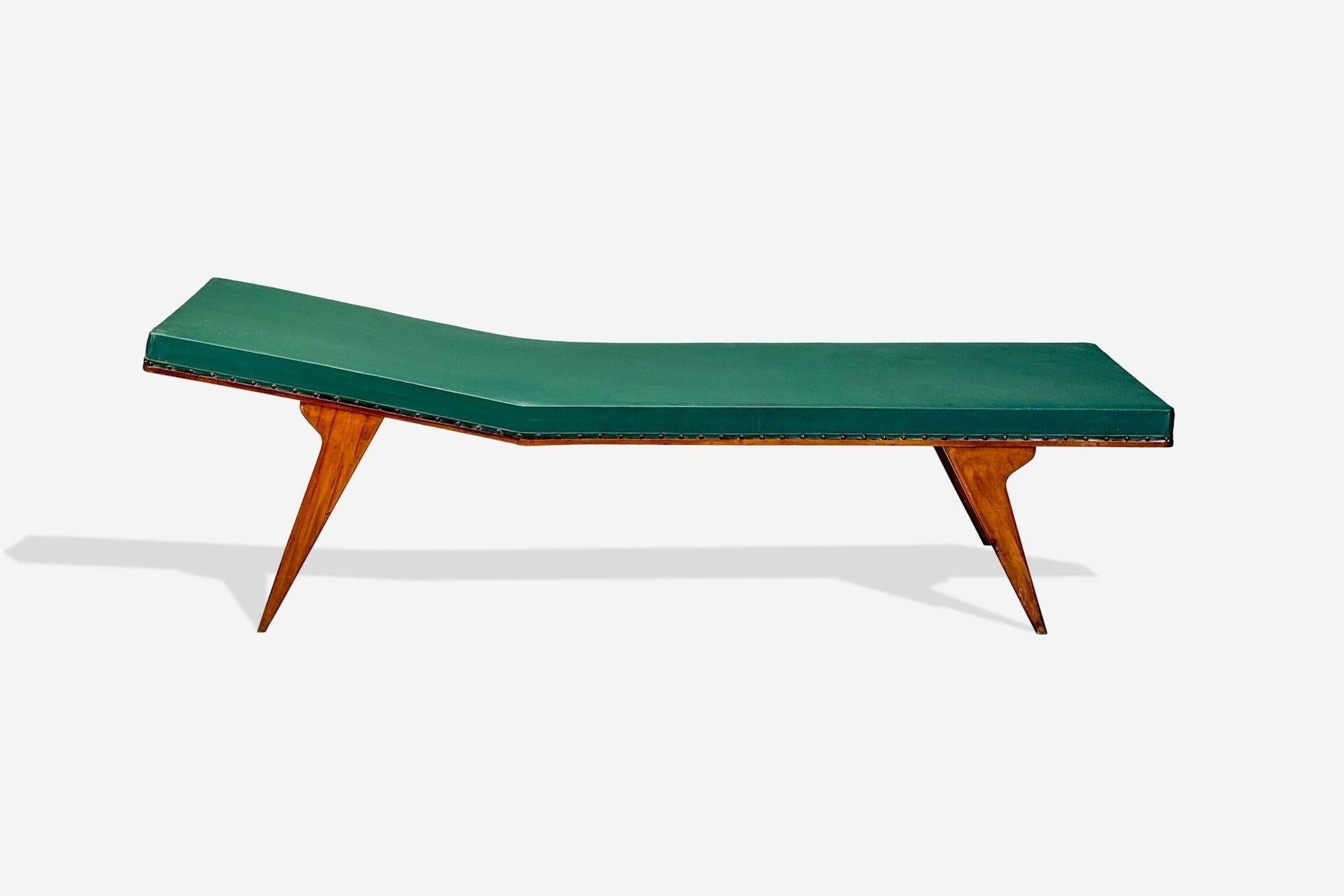 Italienische Moderne, Nussbaum, Kunstleder, Chaiselongue, Italien, 1950er Jahre (Moderne der Mitte des Jahrhunderts) im Angebot