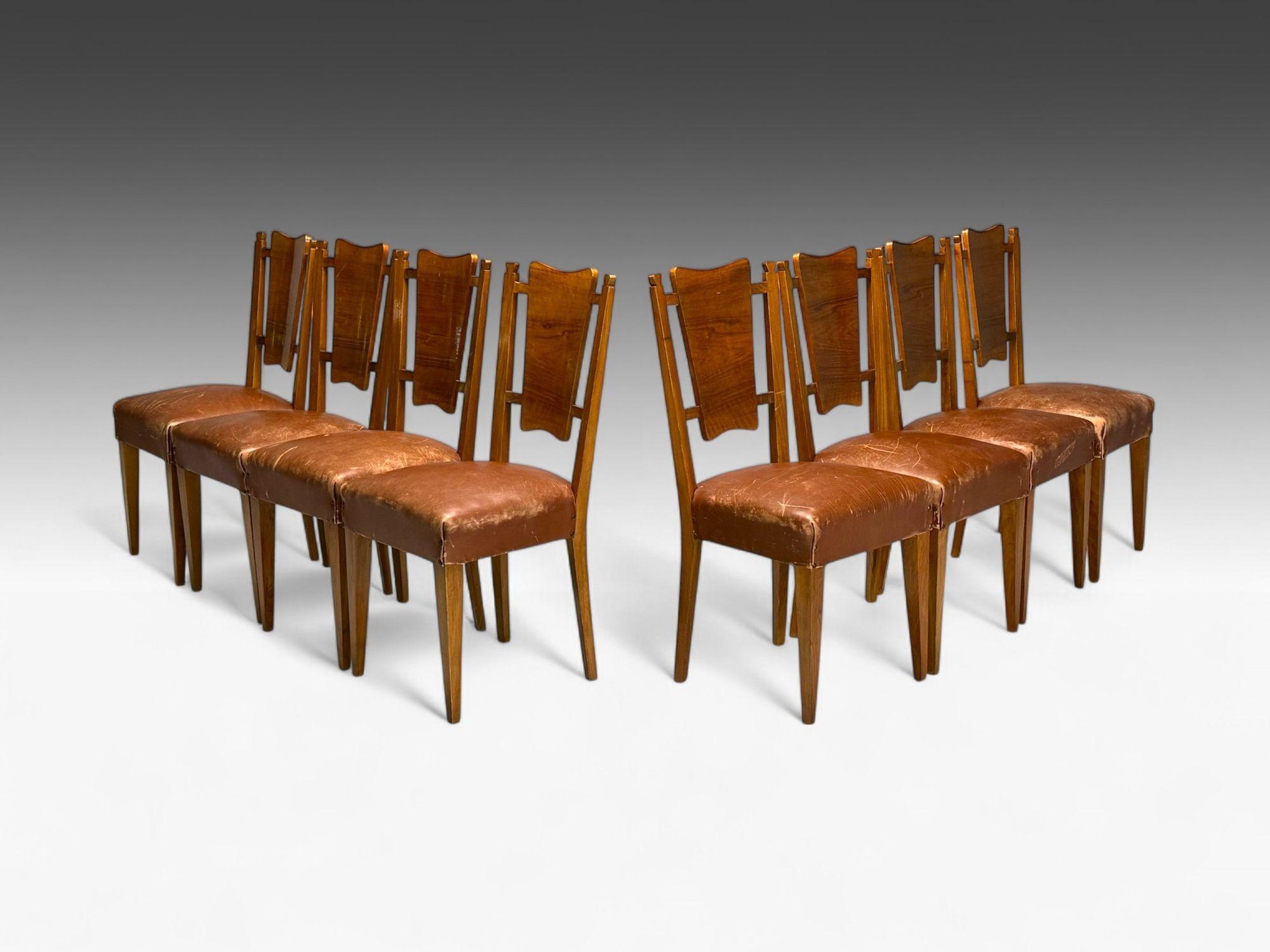 Huit chaises de salle à manger modernes italiennes en noyer et simili-cuir, Italie, années 1950

Ensemble de huit chaises de salle à manger ou d'appoint en noyer et en simili-cuir, conçu et produit en Italie, c.C. 1950. Chaque exemplaire présente un