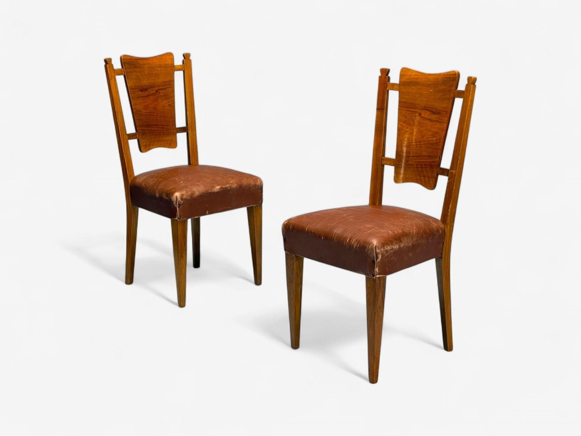Huit chaises de salle à manger modernes italiennes en noyer et simili-cuir, Italie, années 1950 Bon état - En vente à Manhasset, NY