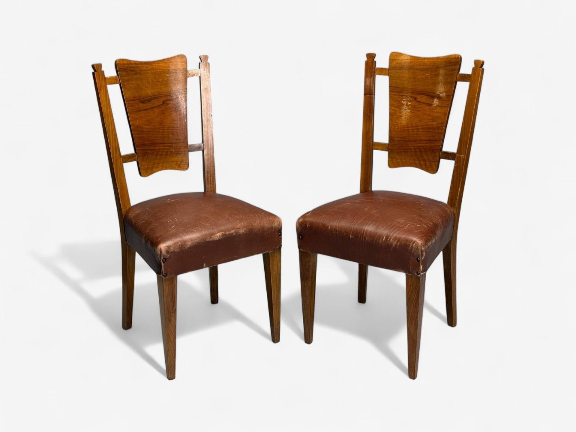 Imitation cuir Huit chaises de salle à manger modernes italiennes en noyer et simili-cuir, Italie, années 1950 en vente