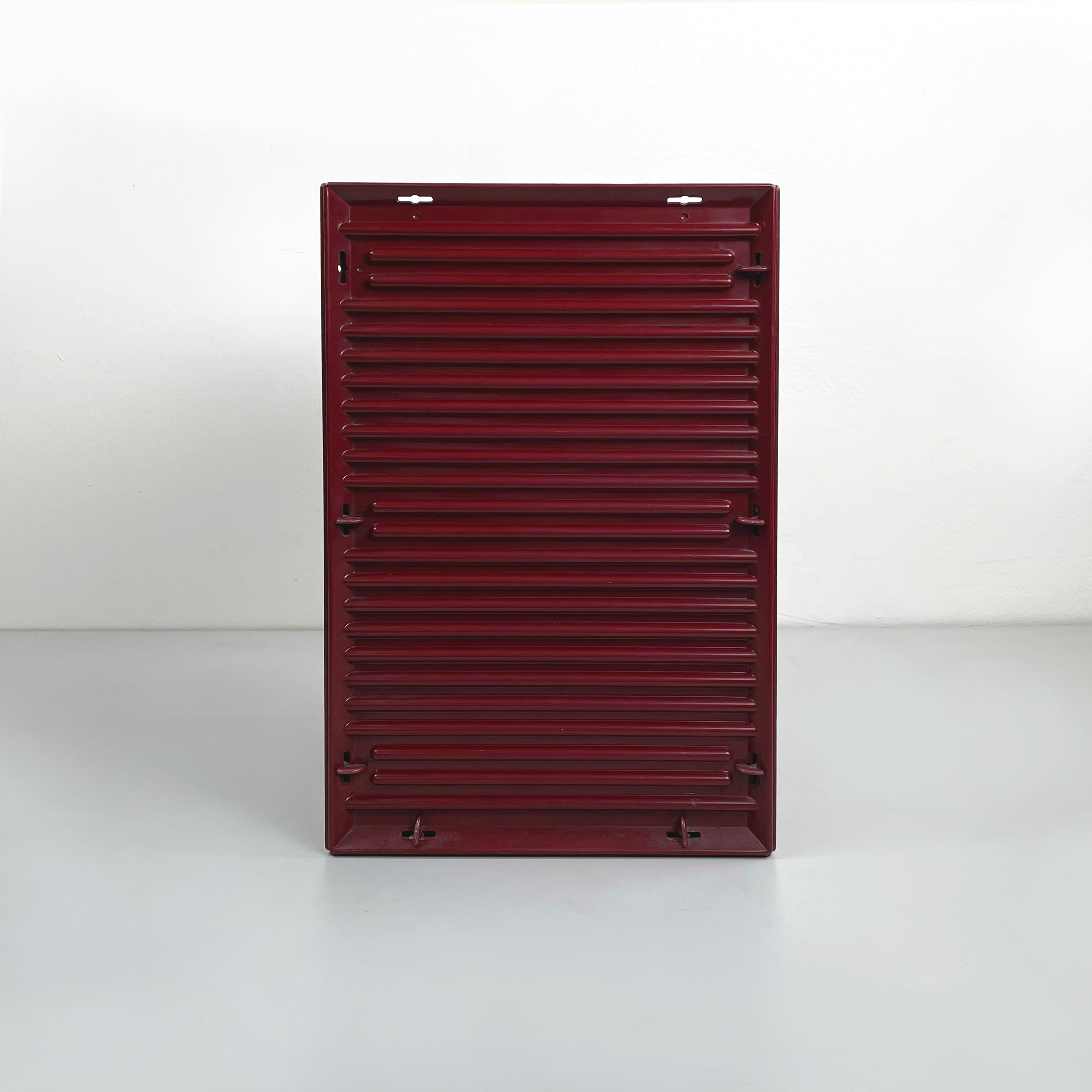 Italian modern Wastepaper basket  by Ettore Sottsass for Olivetti Synthesis, 1970s
Square-based wastepaper basket in burgundy red plastic. The structure is made up of a series of corrugated plastic sheets, fitted together.
Produced by Olivetti