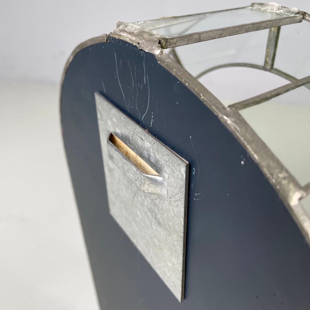 Italian modern welded glass and mirror display with three shelves, 1980s 5