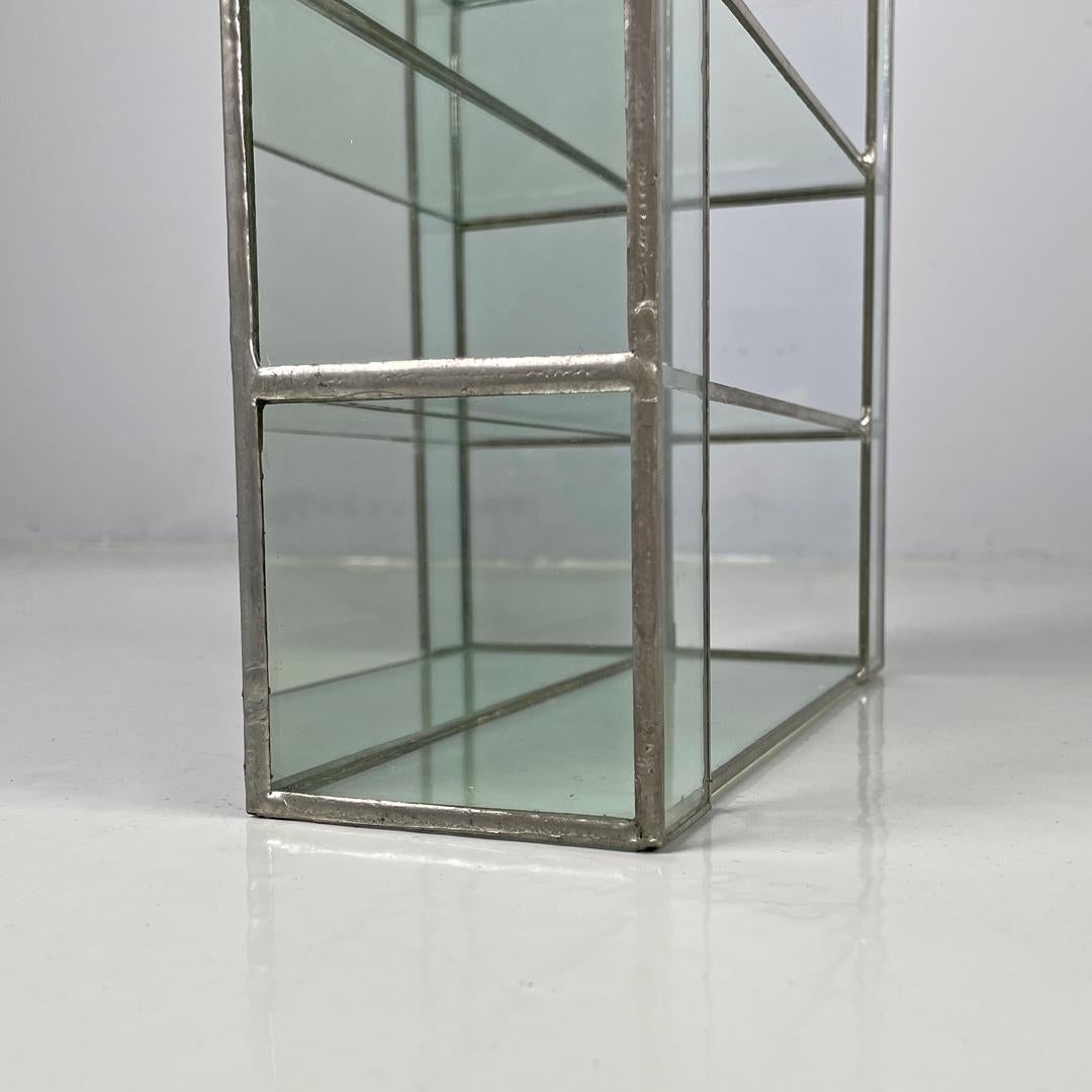 Italian modern welded glass and mirror display with three shelves, 1980s 12