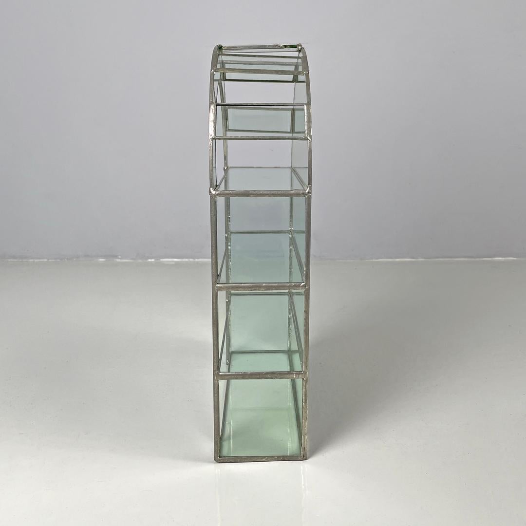 Late 20th Century Italian modern welded glass and mirror display with three shelves, 1980s