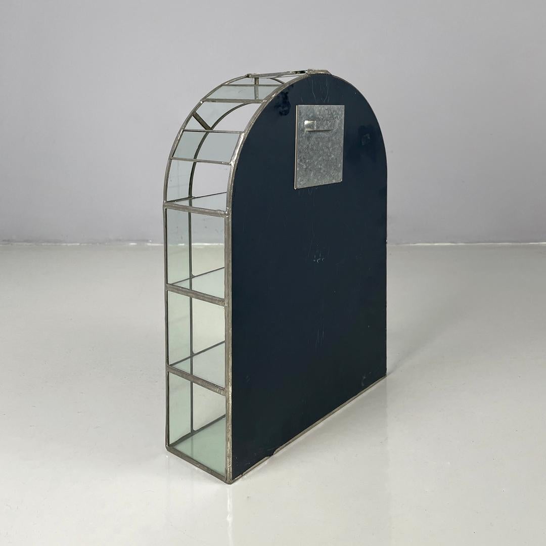 Metal Italian modern welded glass and mirror display with three shelves, 1980s