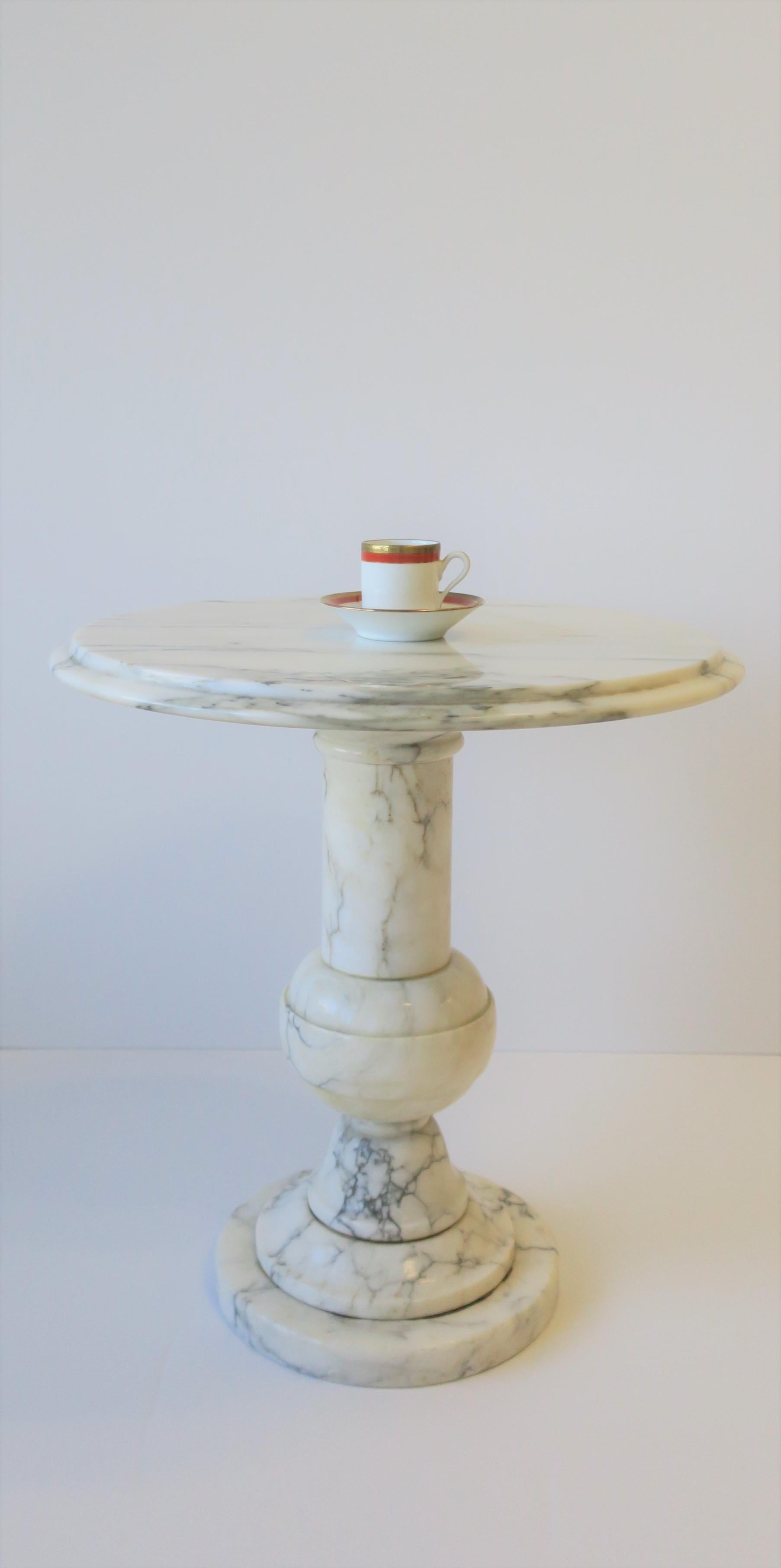 Italian White and Black Marble Round Side or Drinks Table For Sale 3