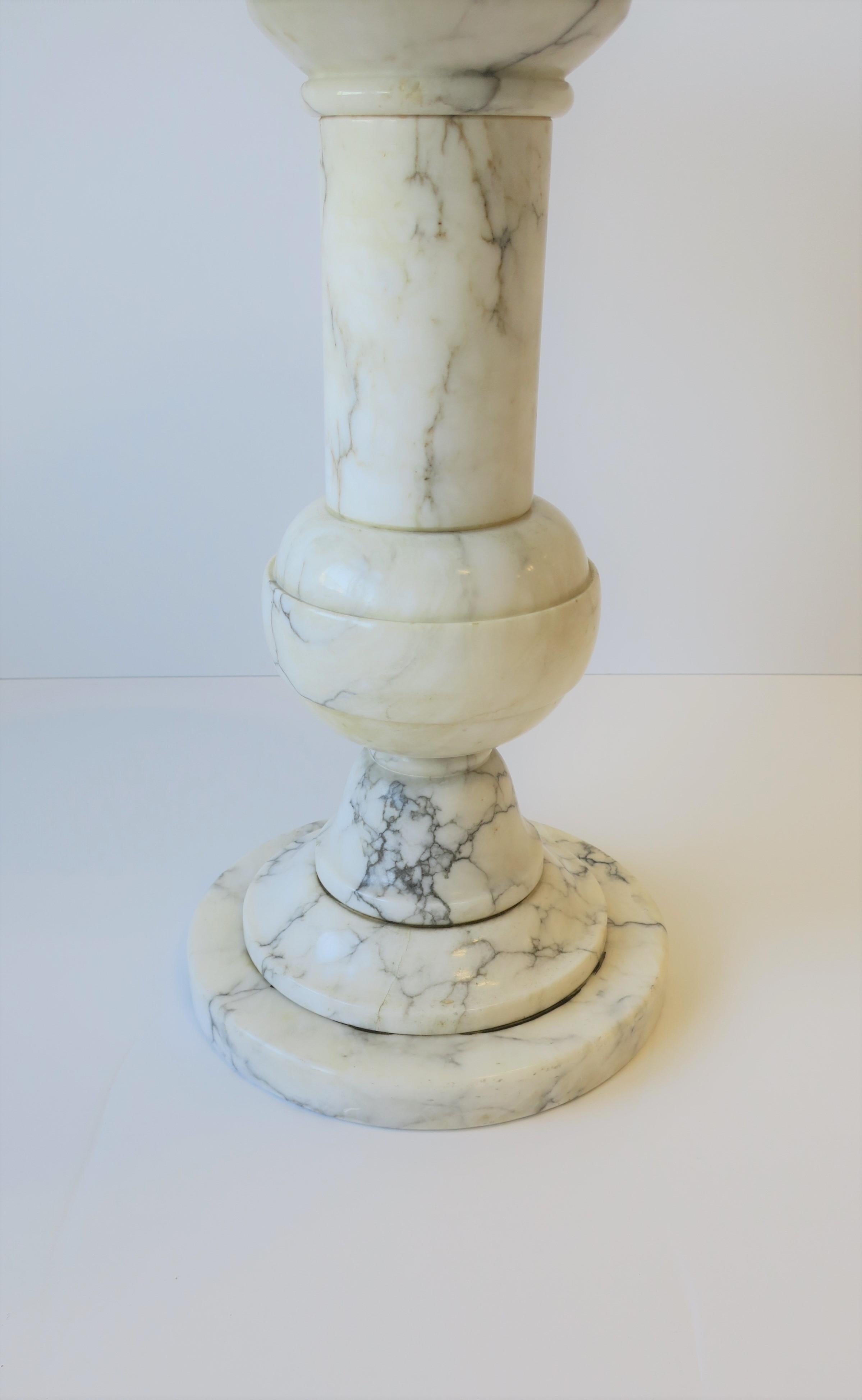 Italian White and Black Marble Round Side or Drinks Table For Sale 7