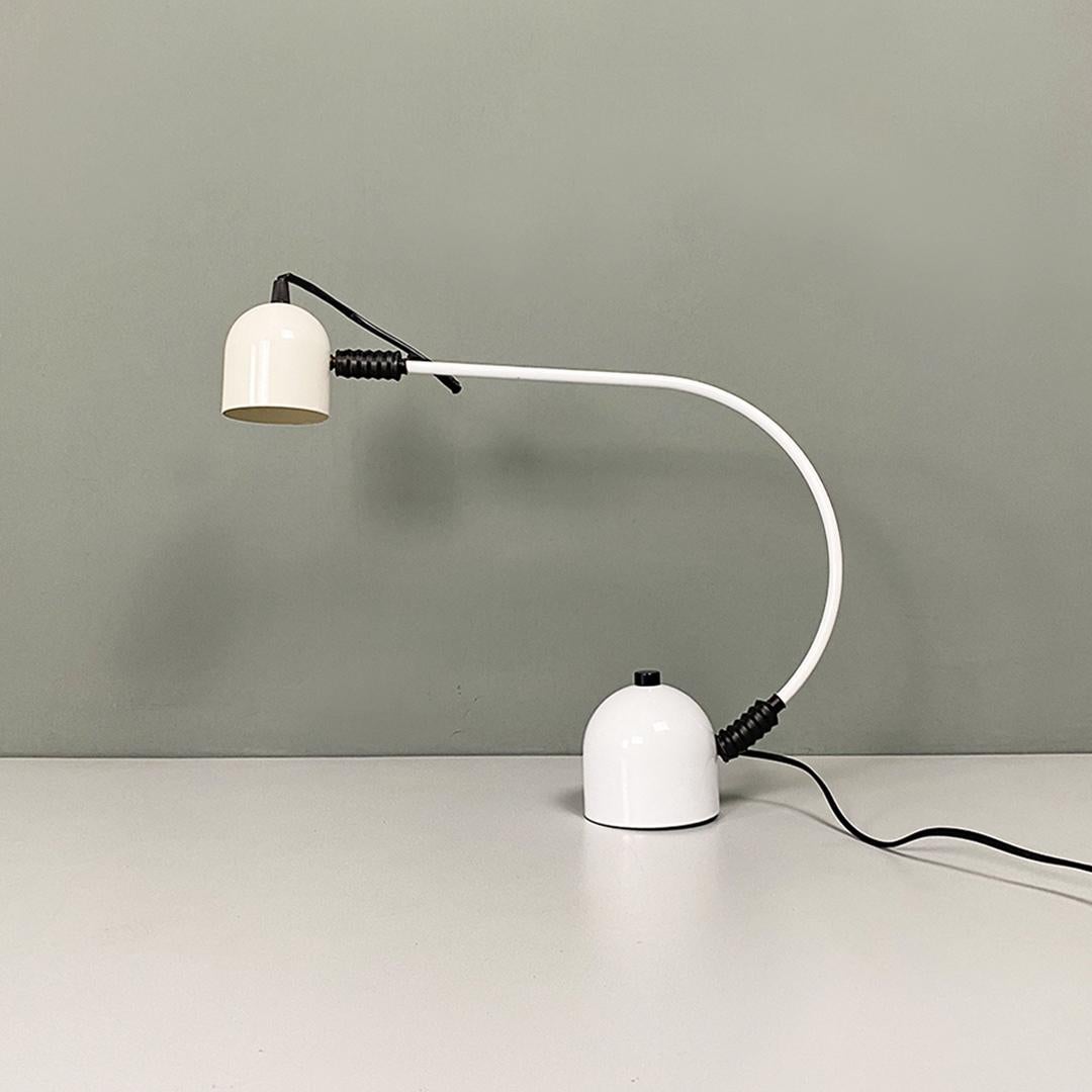 Italian Modern White and Black Metal Adjustable Table Lamp, 1980s In Good Condition For Sale In MIlano, IT