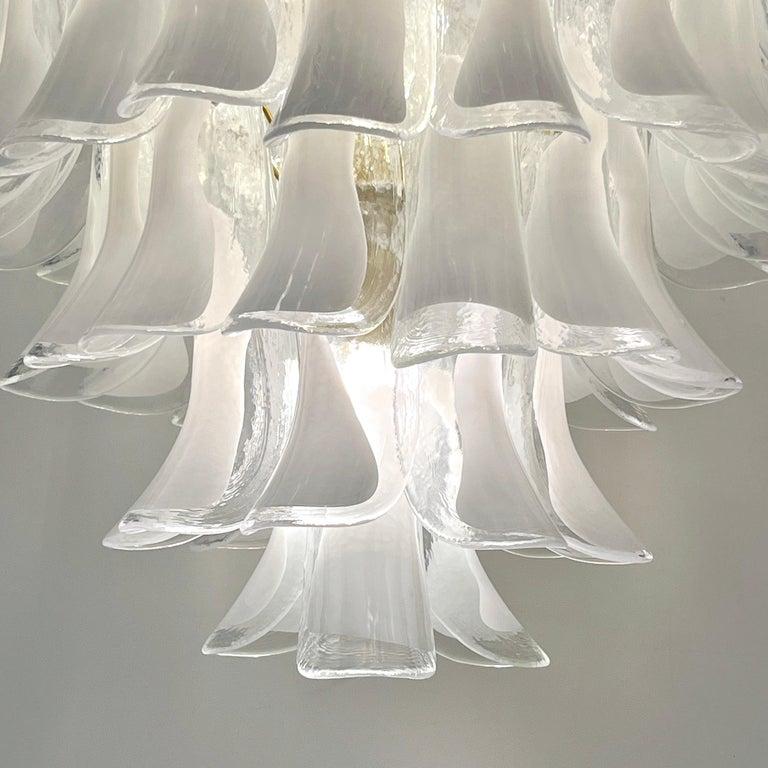 Mid-Century Modern Italian Modern White and Crystal Clear Saddle Leaf Murano Glass Gold Chandelier For Sale