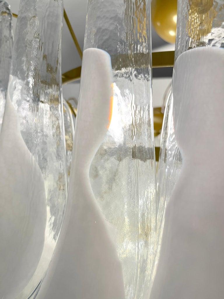 Italian Modern White and Crystal Clear Saddle Leaf Murano Glass Gold Chandelier For Sale 2
