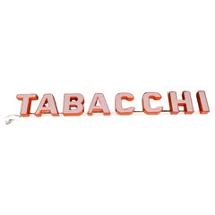 Modernes italienisches weißes und orangefarbenes Plexiglas signiertes Schild „Tabacchi“, 1970er Jahre