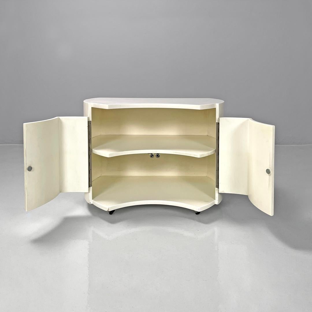Italian modern white bedside tables Aiace by Benatti, 1970s For Sale 4