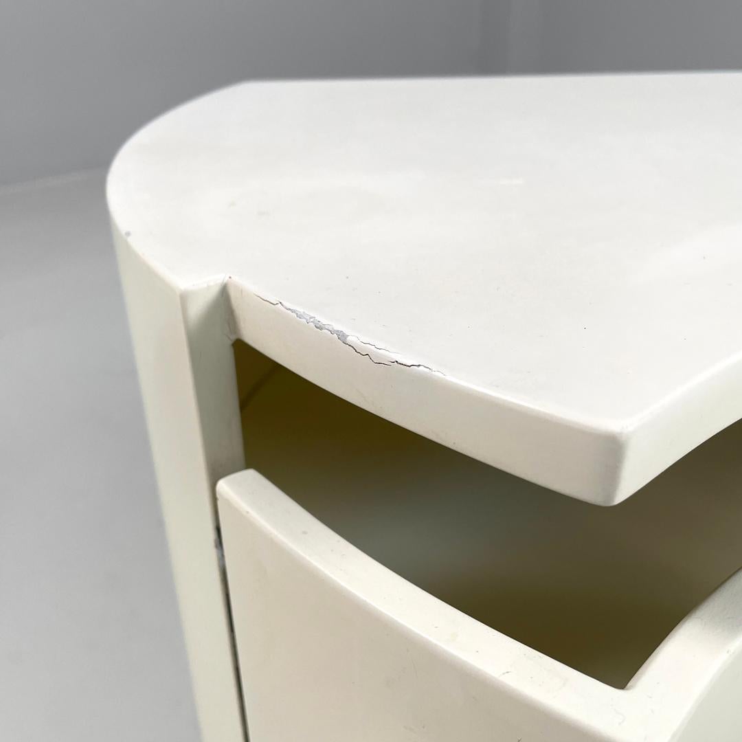 Italian modern white bedside tables Aiace by Benatti, 1970s For Sale 8