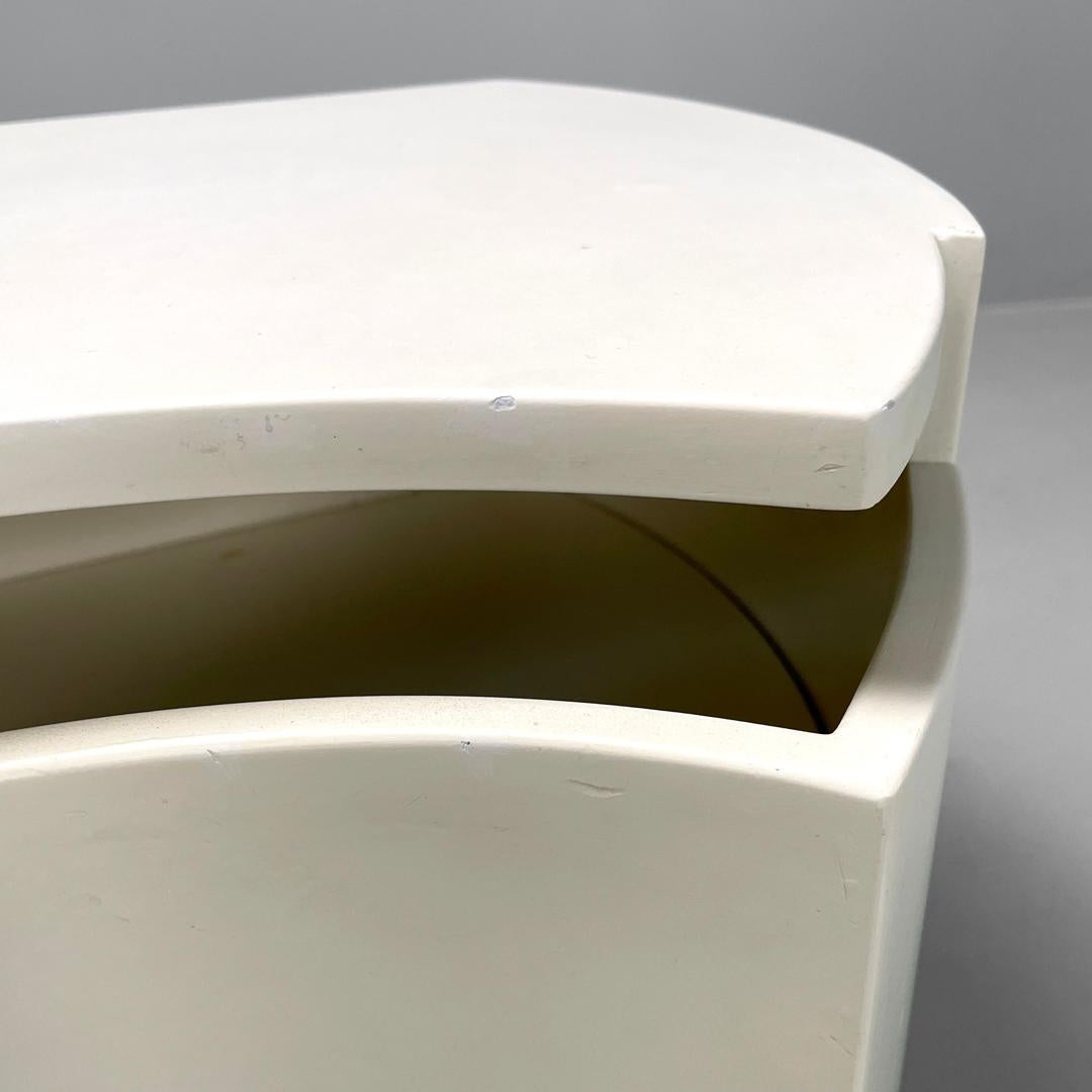 Italian modern white bedside tables Aiace by Benatti, 1970s For Sale 9