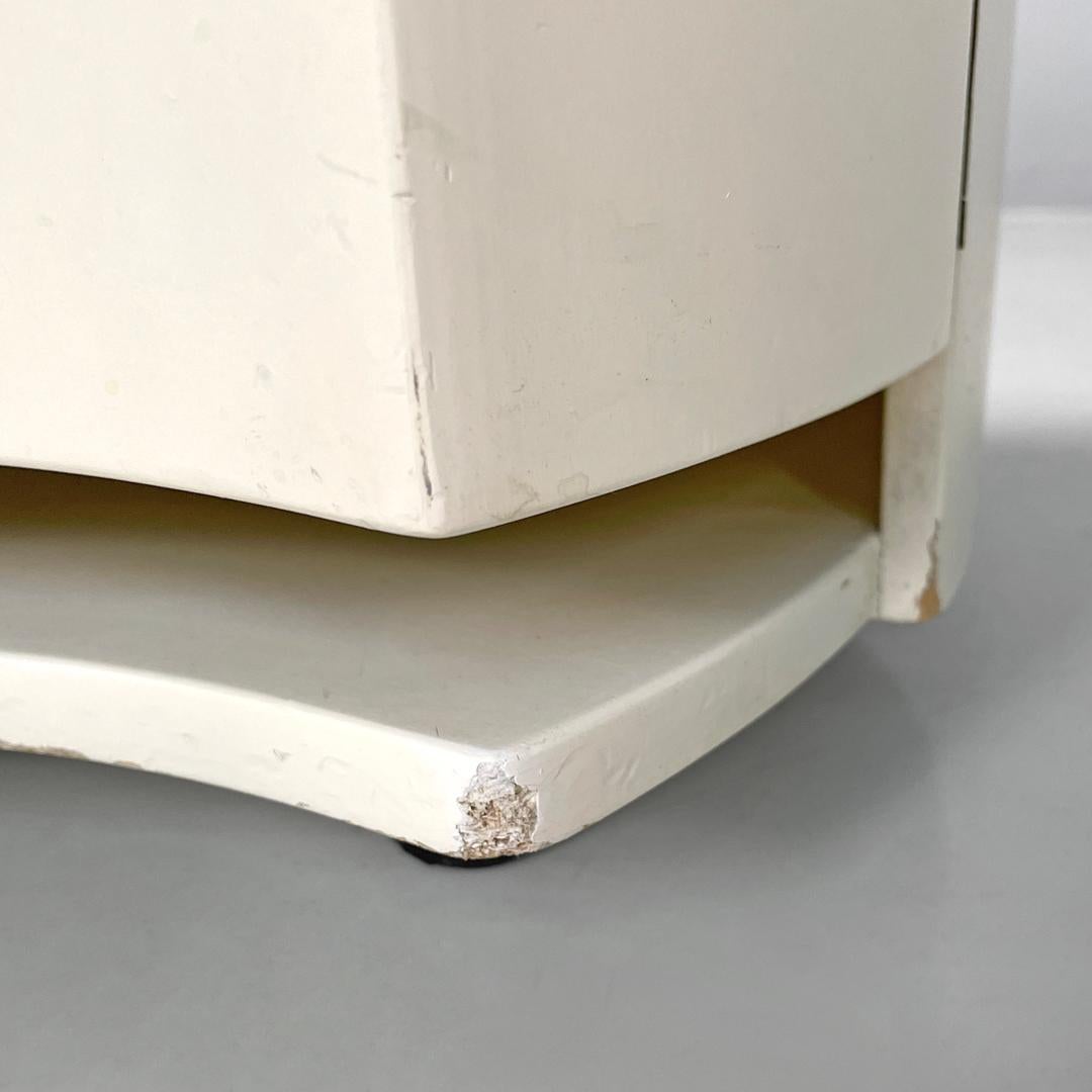 Italian modern white bedside tables Aiace by Benatti, 1970s For Sale 12