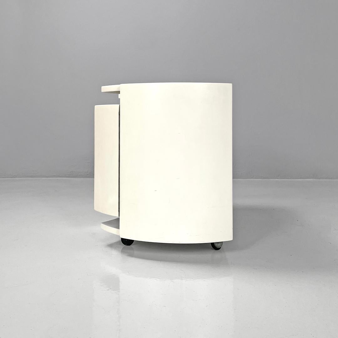 Late 20th Century Italian modern white bedside tables Aiace by Benatti, 1970s For Sale