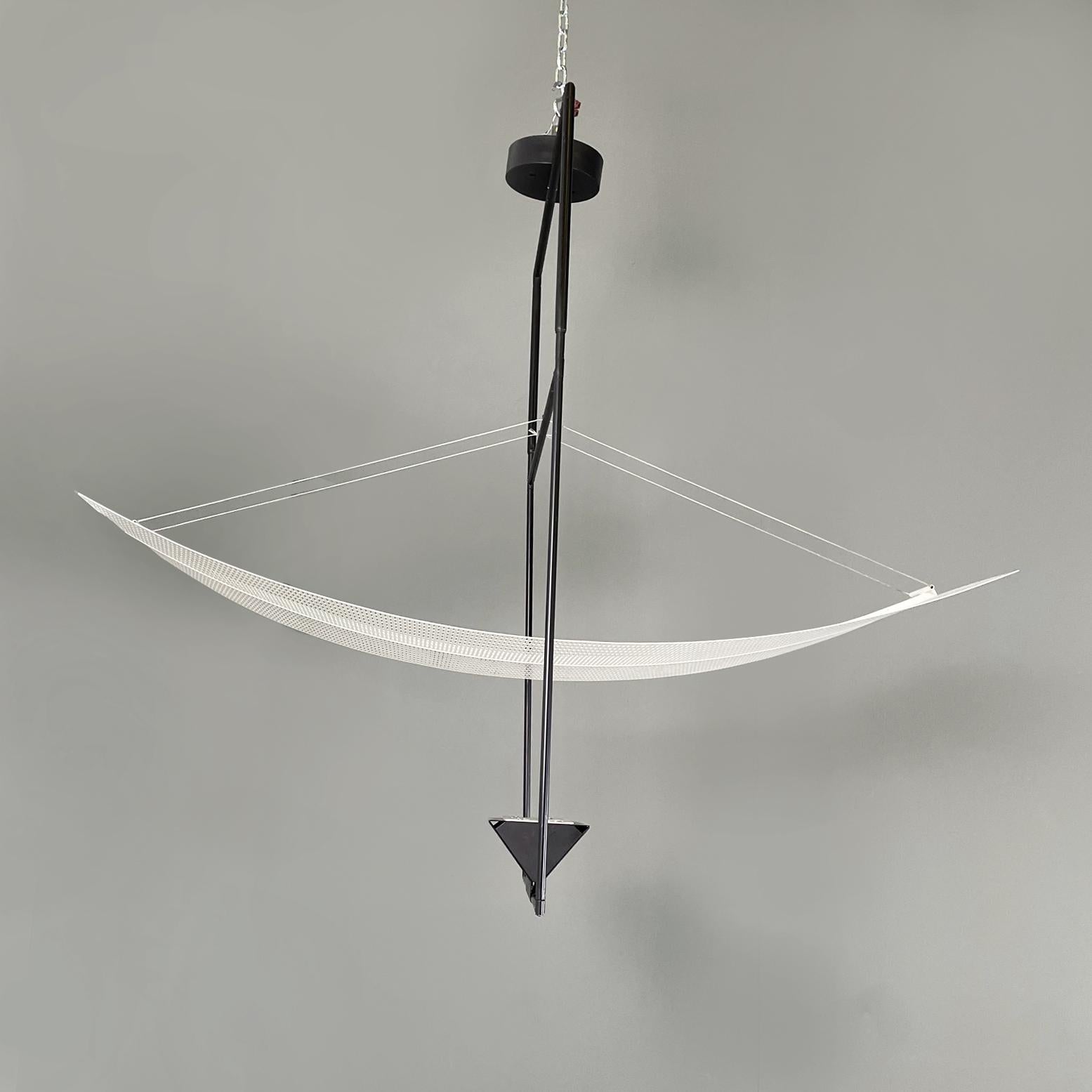 Italian Lustre Zefiro en métal blanc noir moderne italien par Botta pour Artemide, années 1990 en vente