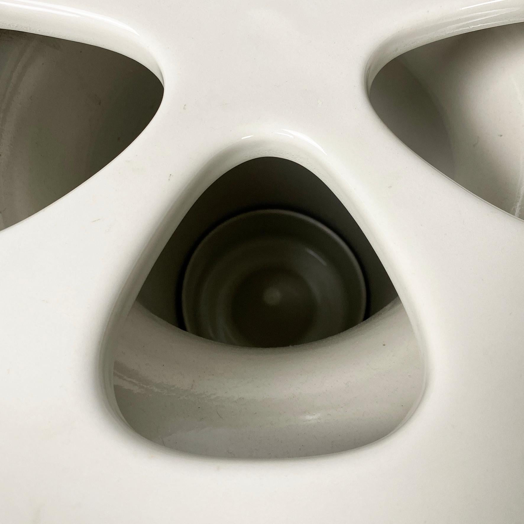 Italian modern white ceramic umbrella stand Mangiarotti Fratelli Brambilla 1970s For Sale 1