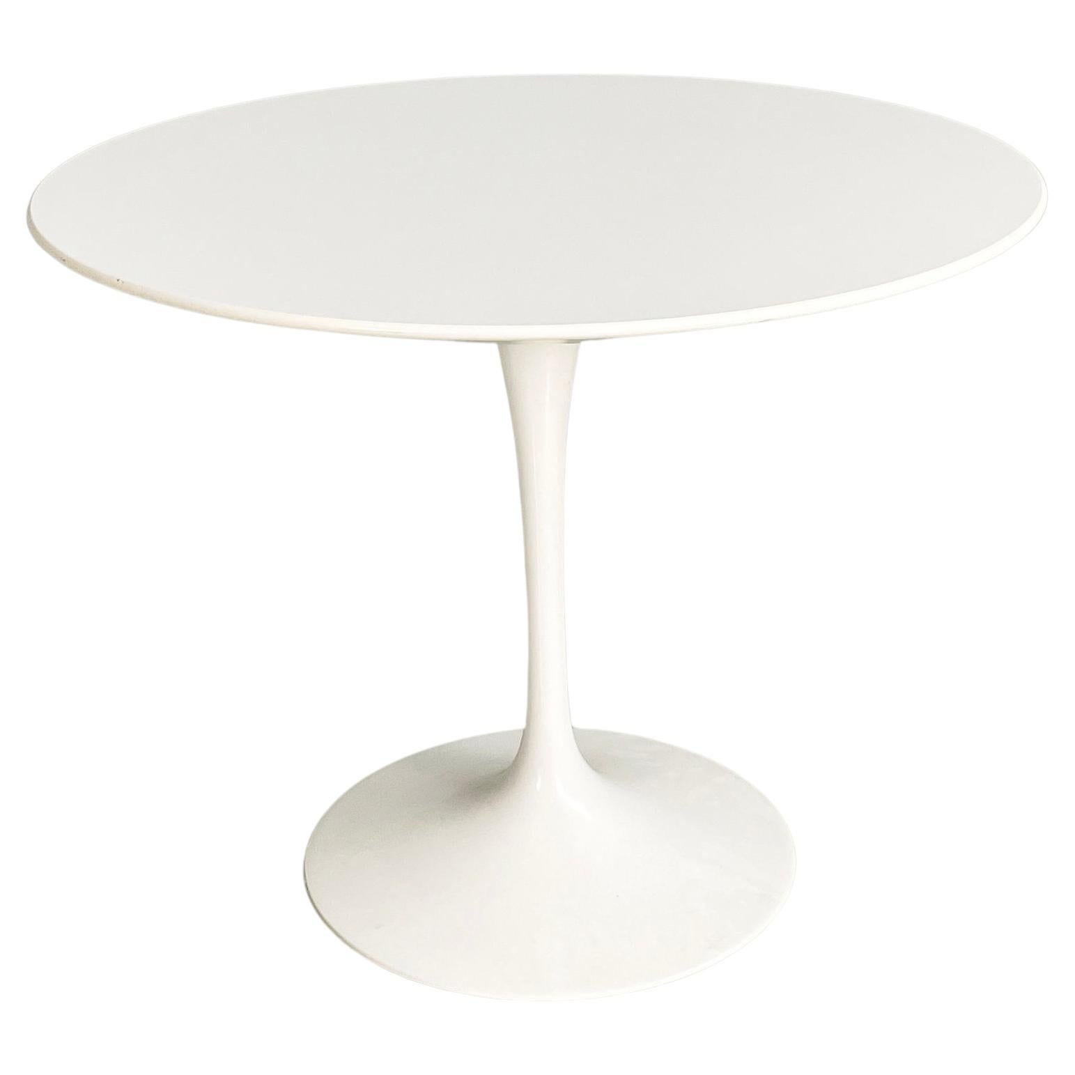 Table de salle à manger blanche moderne italienne Tulip d'Eero Saarinen pour Knoll, 2011 en vente