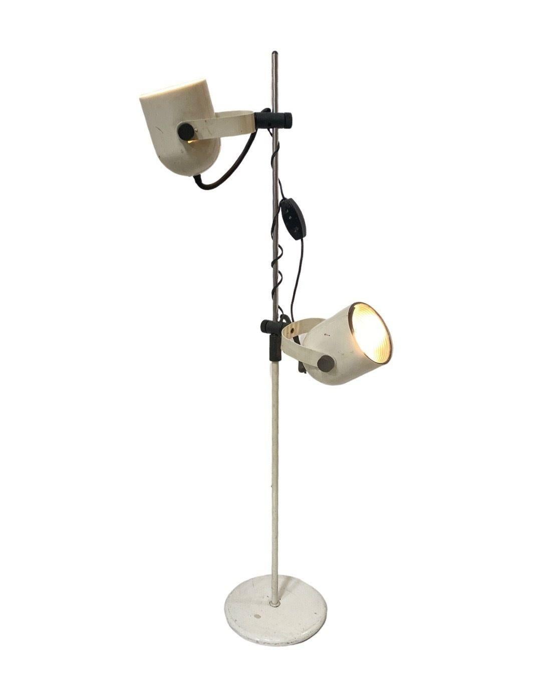 Original 1970s Italian white enamel double spot floor lamp featuring a white enameled steel base with a chromed steel center rod and two fully adjustable spotlights on each side.


 