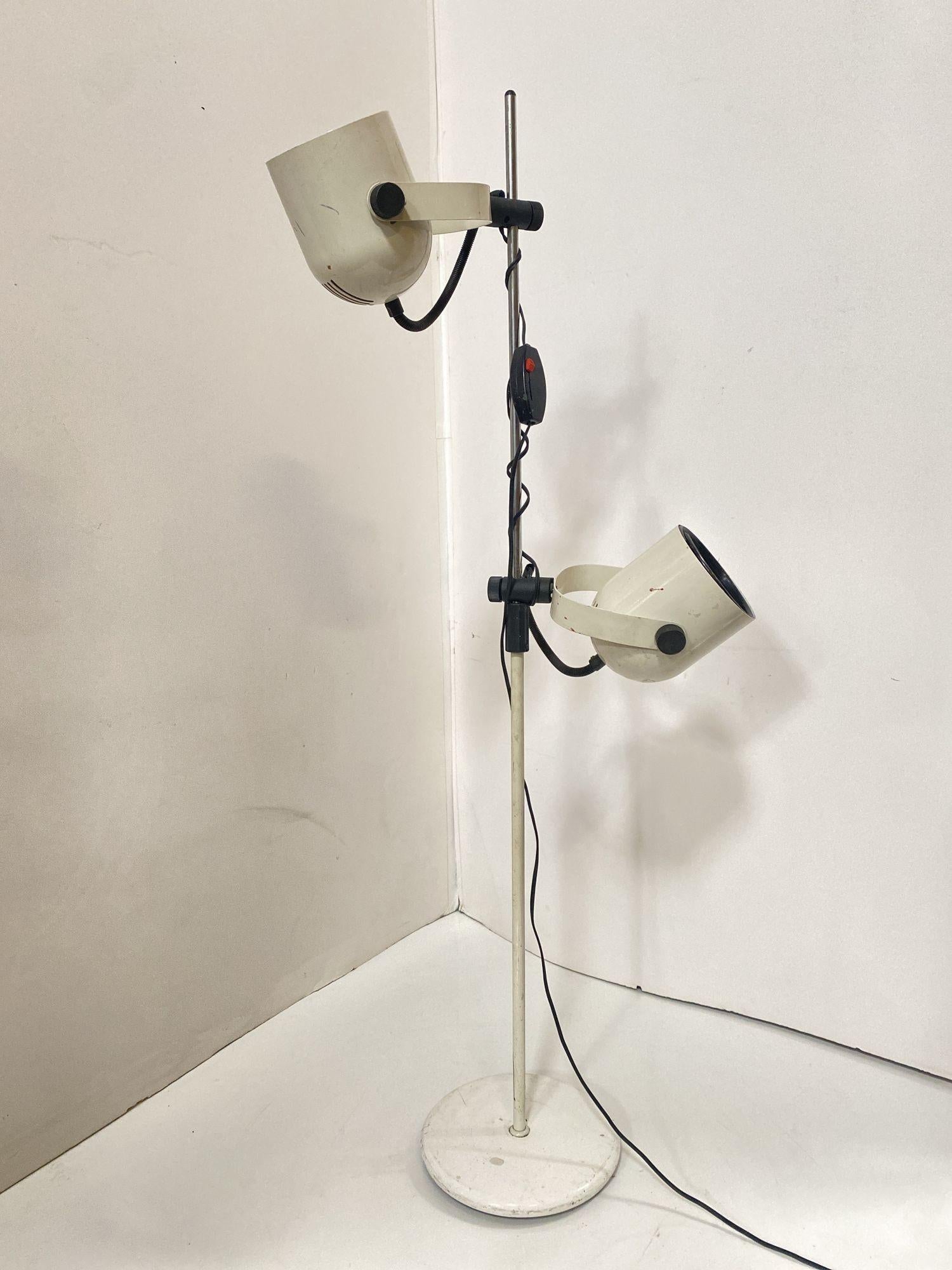 Italian Modern White Enameled Double Spot Floor Lamp, 1970 For Sale 2
