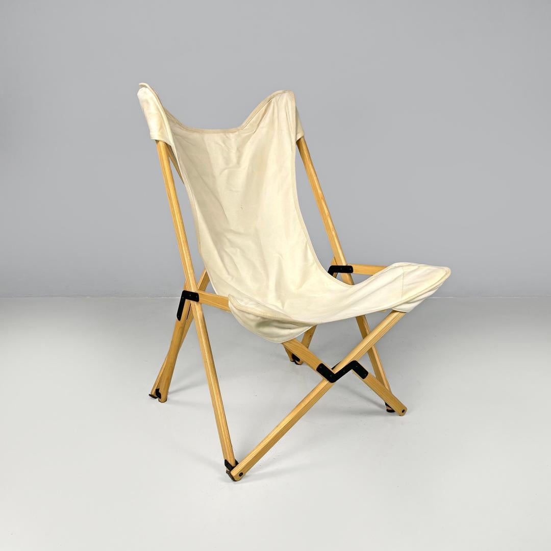 Sedia a sdraio pieghevole Tripolina di Citterio, anni '70.
Sedia a sdraio pieghevole mod. Tripolina. Il guscio in tessuto bianco avorio si inserisce nella struttura, realizzata con listelli di legno chiaro incrociati e con giunti in ferro verniciati