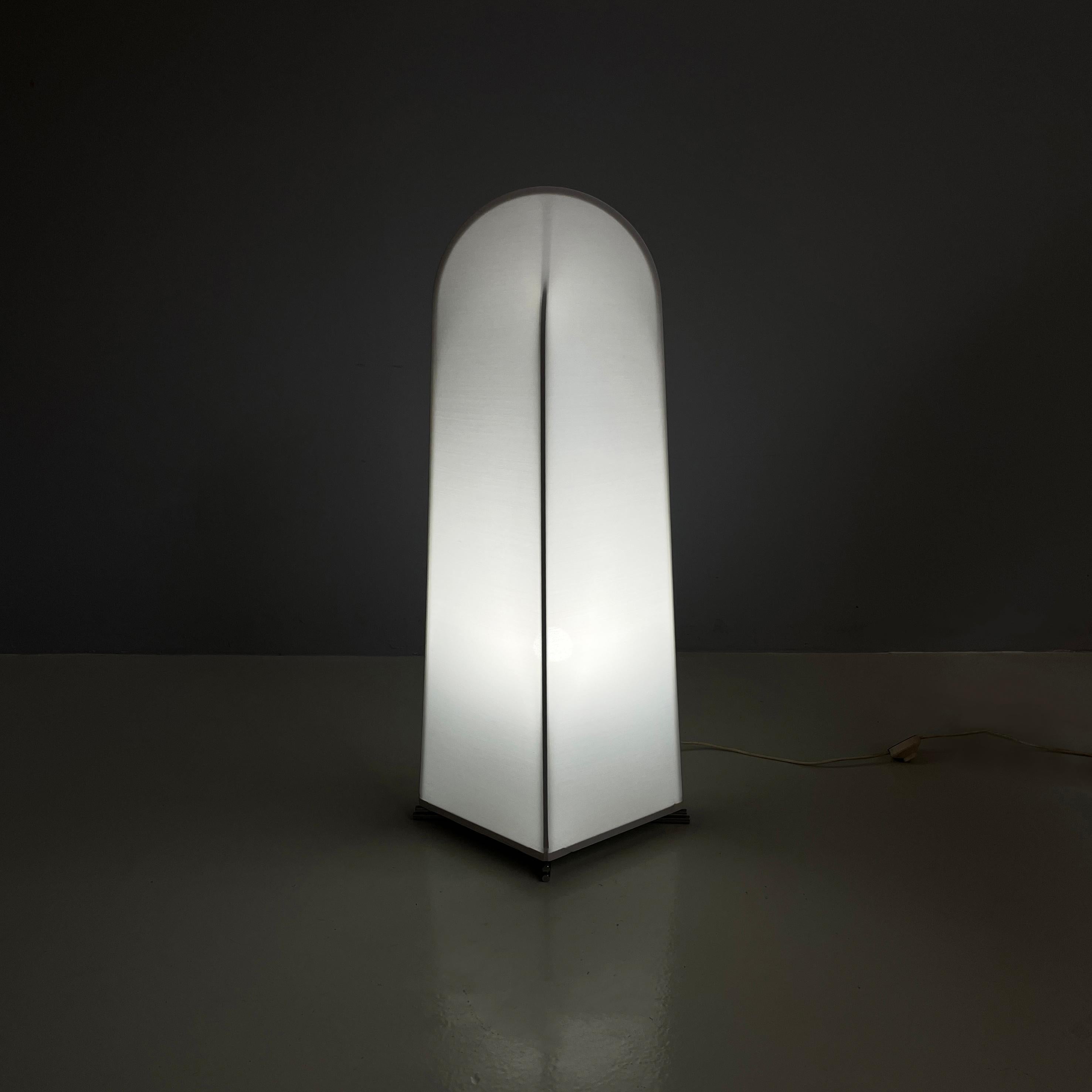 Lámpara de pie italiana moderna Kazuki blanca de Kazuhide Takahama para Sirrah, años 80 Italiano en venta