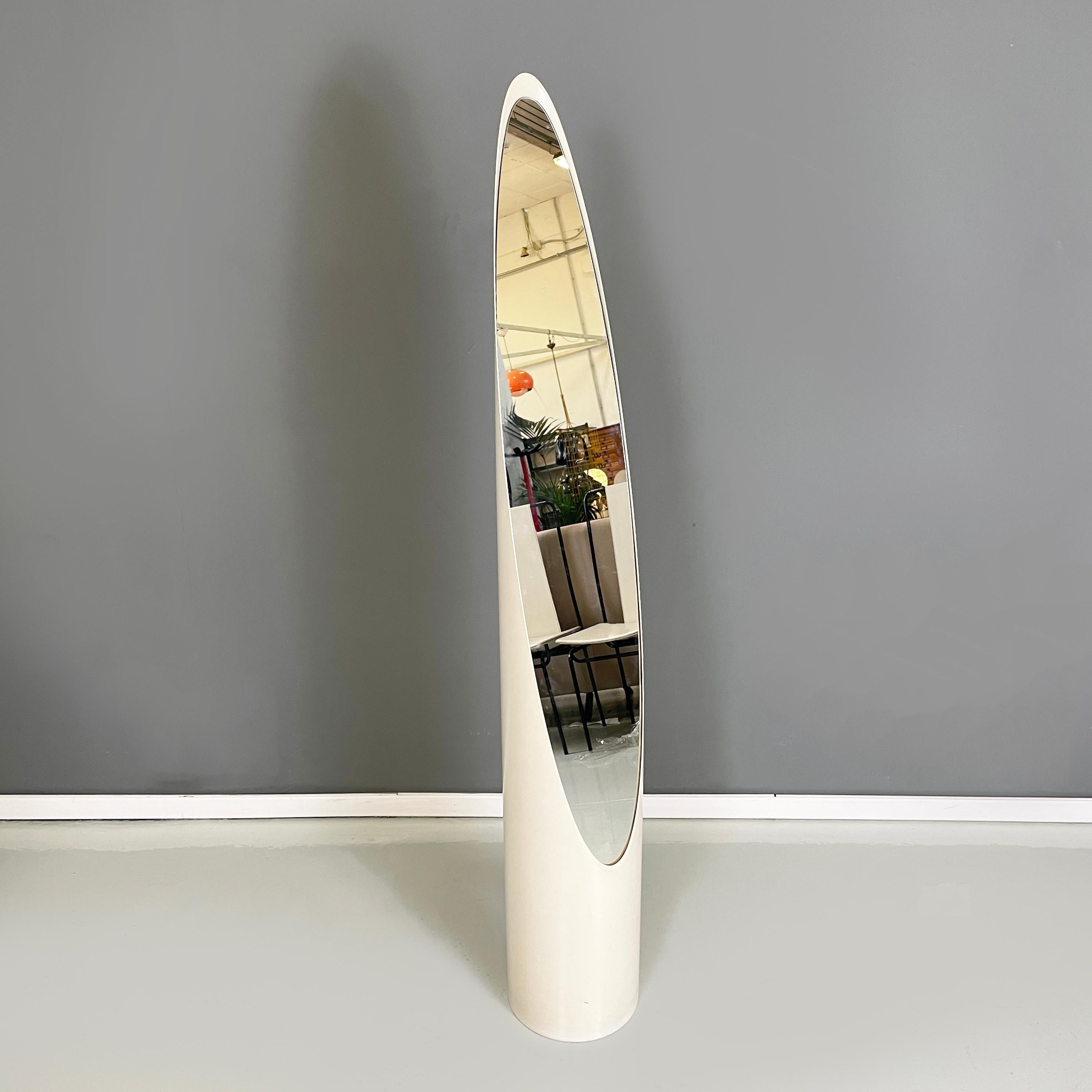 Italian modern White plastic floor mirror Unghia or Lipstick by Rodolfo Bonetto, 1970s
Self-supporting floor mirror mod. Unghia, also known as Lipstick, with a round base and a white ABS plastic structure. The elliptical mirror is slightly inclined