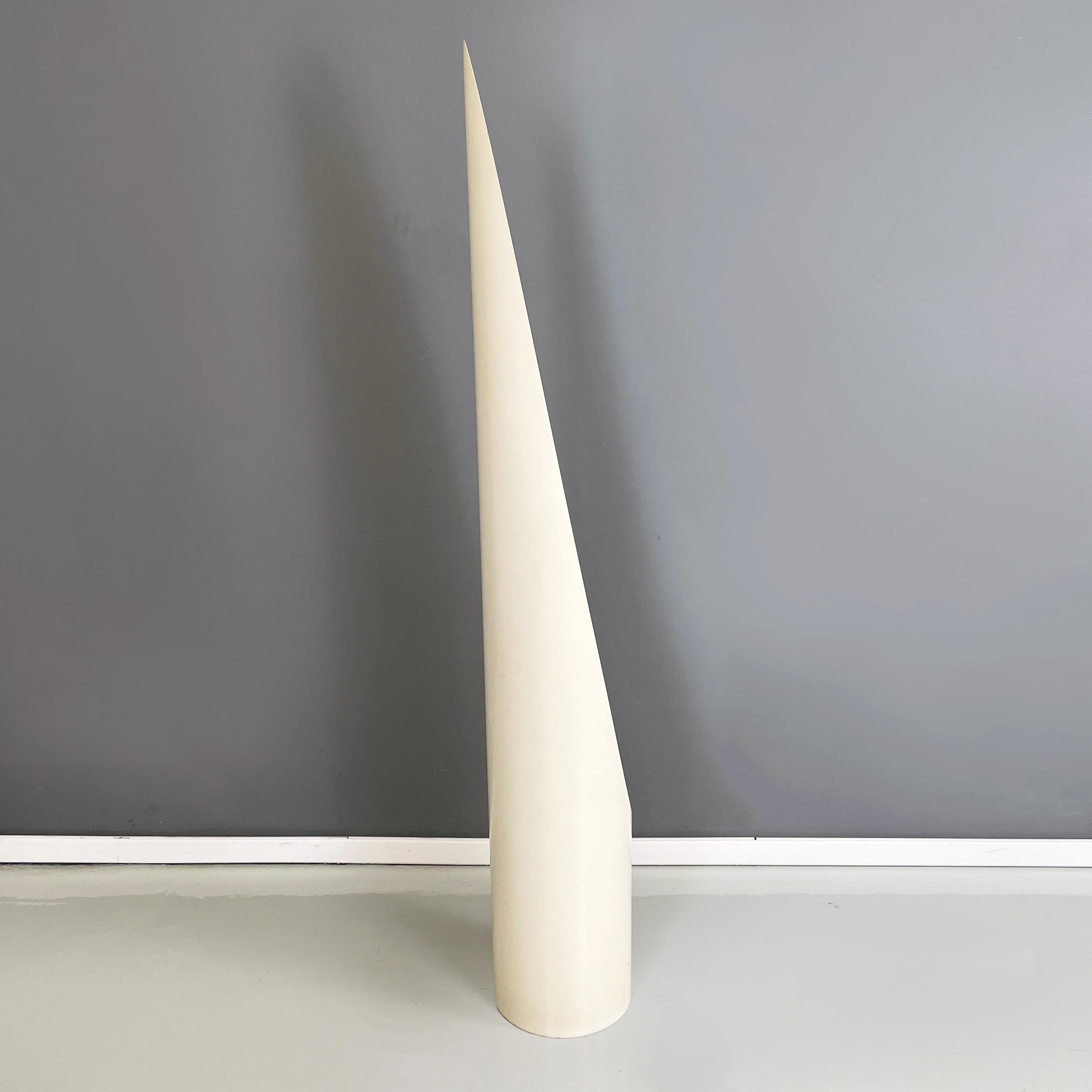 Italian modern White floor mirror Unghia or Lipstick by Rodolfo Bonetto, 1970s In Fair Condition In MIlano, IT