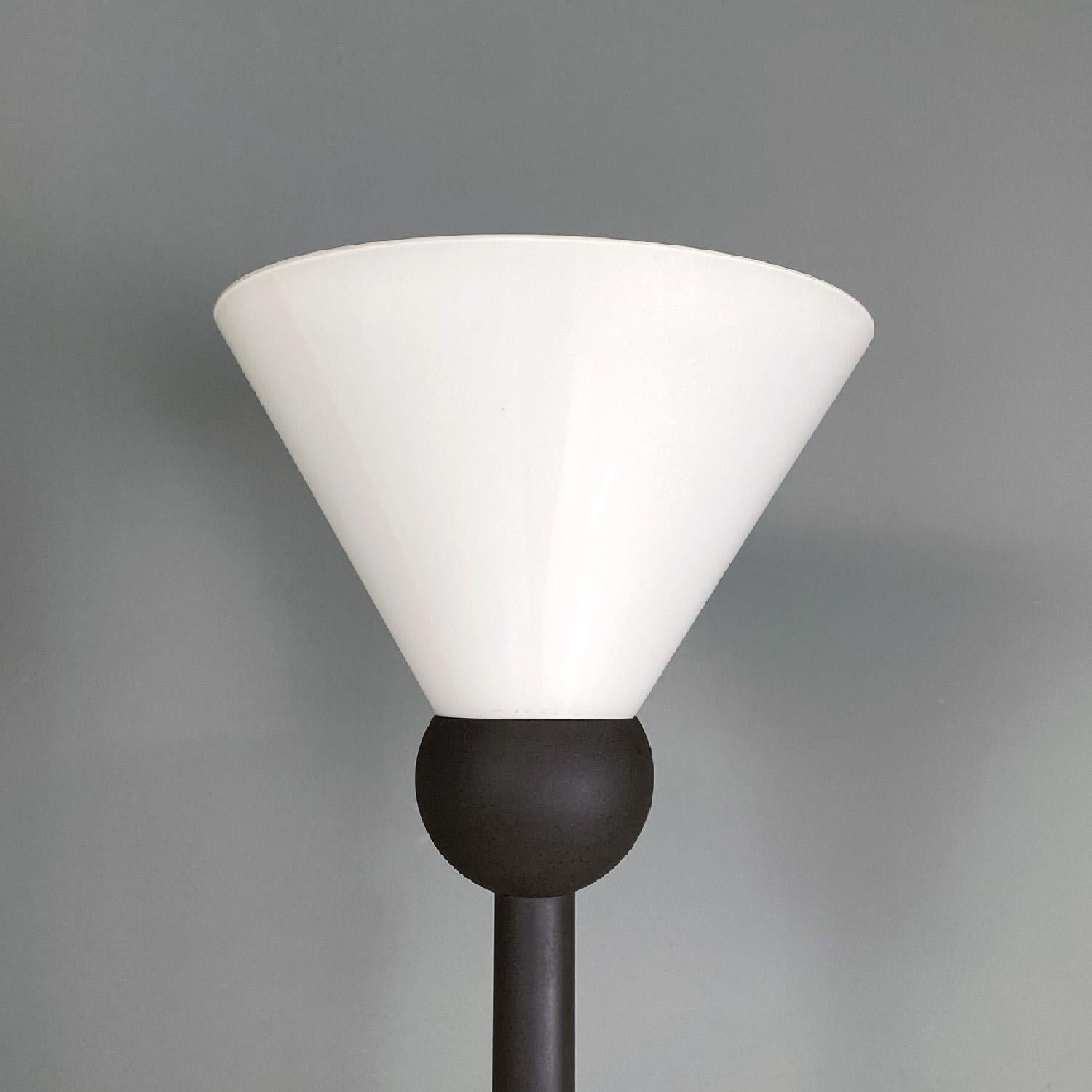 Modern Italian modern white glass and metal floor lamp by Roberto Freno for VeArt 1980s For Sale