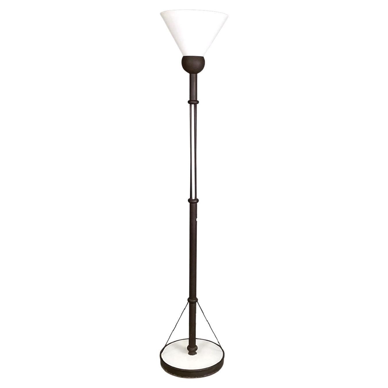 Italian modern white glass and metal floor lamp by Roberto Freno for VeArt 1980s For Sale