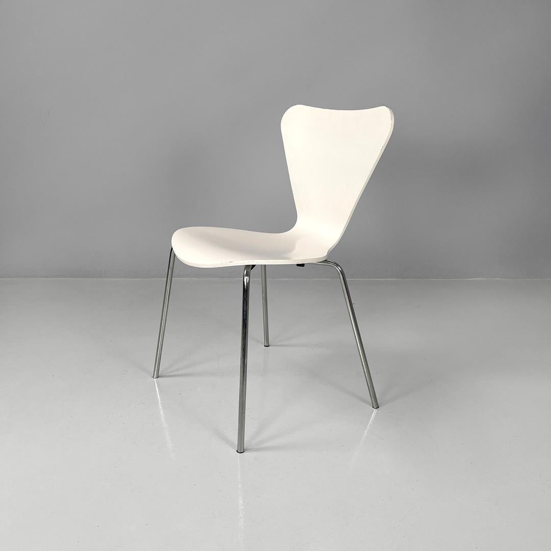 Modern Italian modern white lacquered curved chairs, 1970s  For Sale