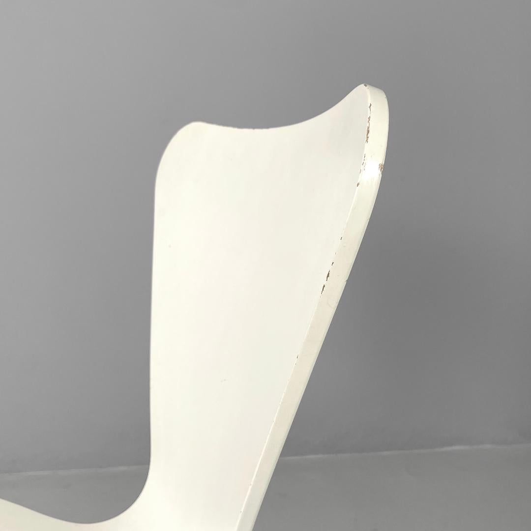 Italian modern white lacquered curved chairs, 1970s  For Sale 3
