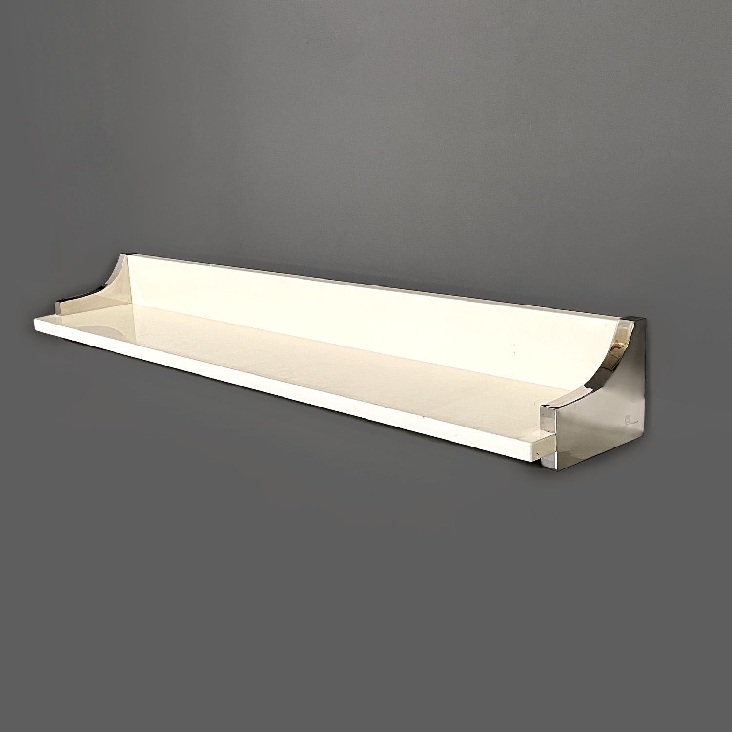 Italian modern white lacquered wood and chromed metal shelf by D.I.D., 1980s In Good Condition For Sale In MIlano, IT