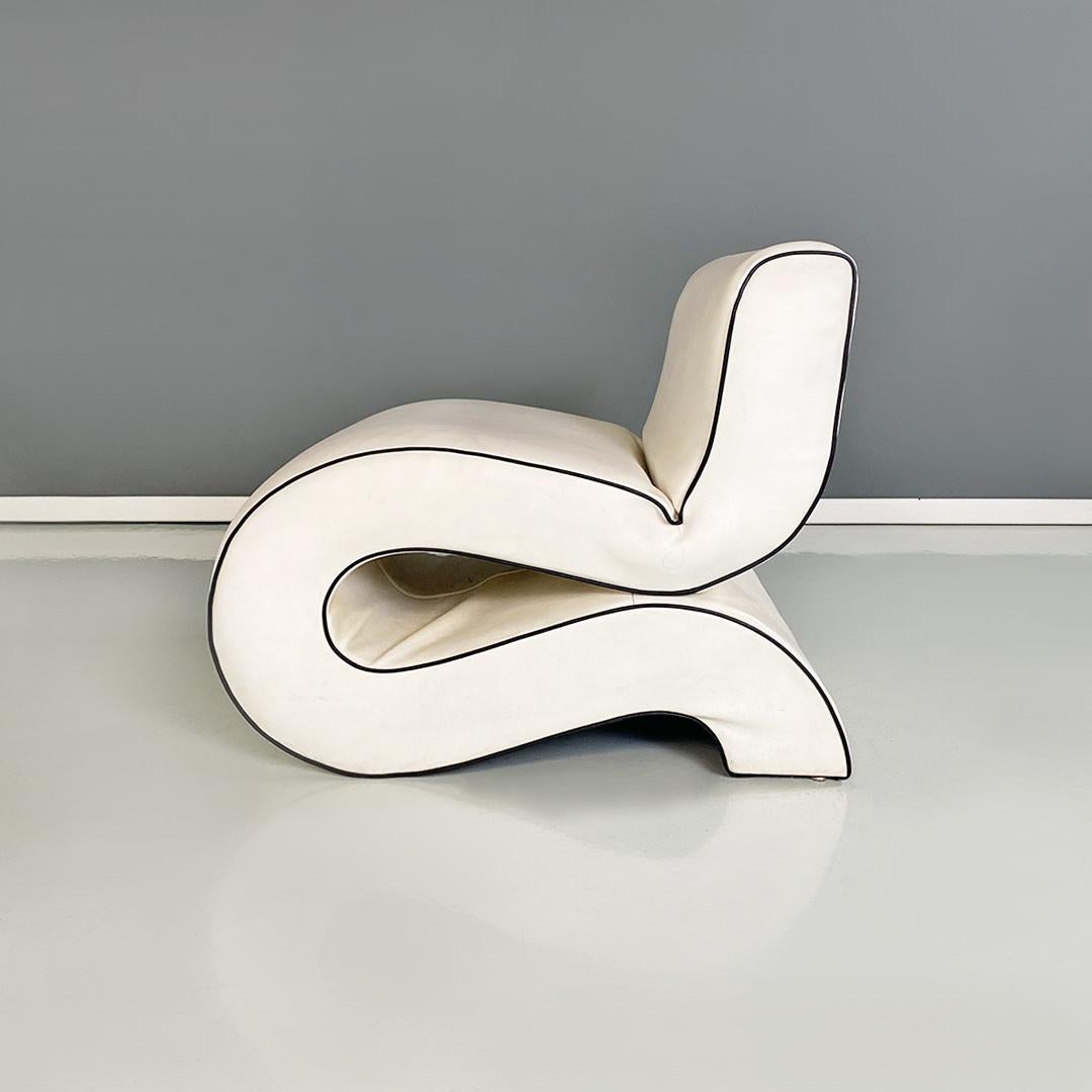 Italian Modern White Leather Curved Armchair by Augusto Betti for Habitat Faenza For Sale 5