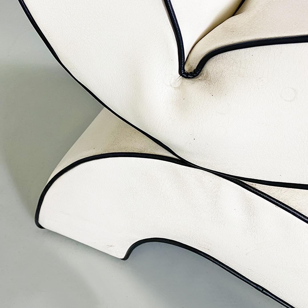 Italian Modern White Leather Curved Armchair by Augusto Betti for Habitat Faenza In Good Condition For Sale In MIlano, IT
