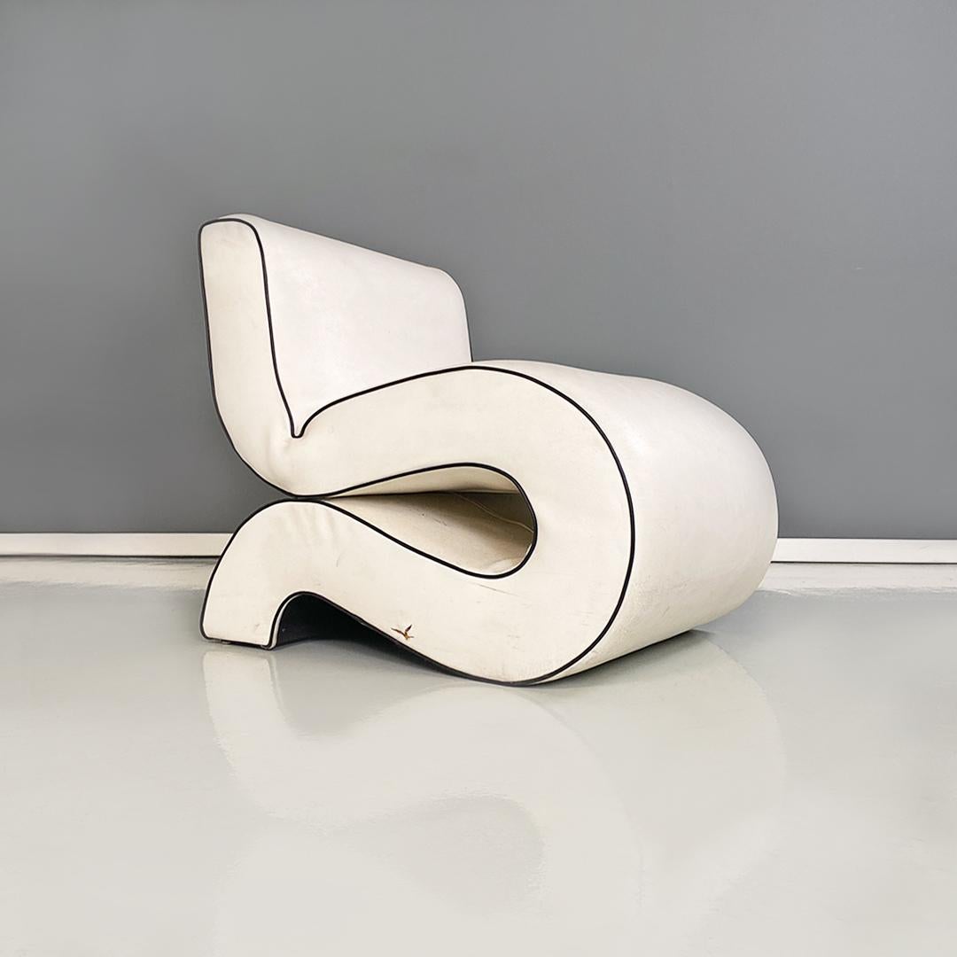 Late 20th Century Italian Modern White Leather Curved Armchair by Augusto Betti for Habitat Faenza For Sale