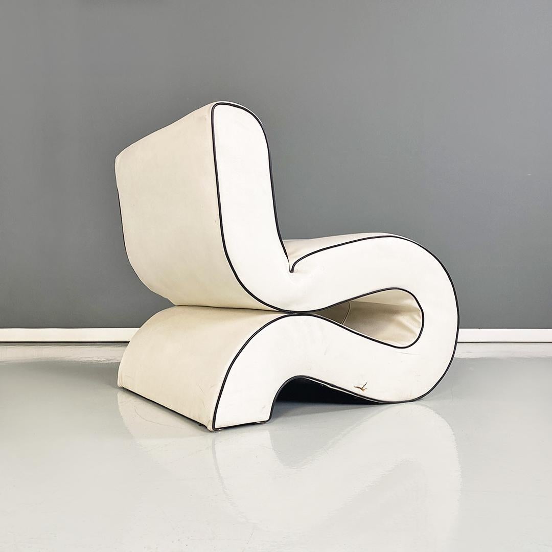 Italian Modern White Leather Curved Armchair by Augusto Betti for Habitat Faenza For Sale 2
